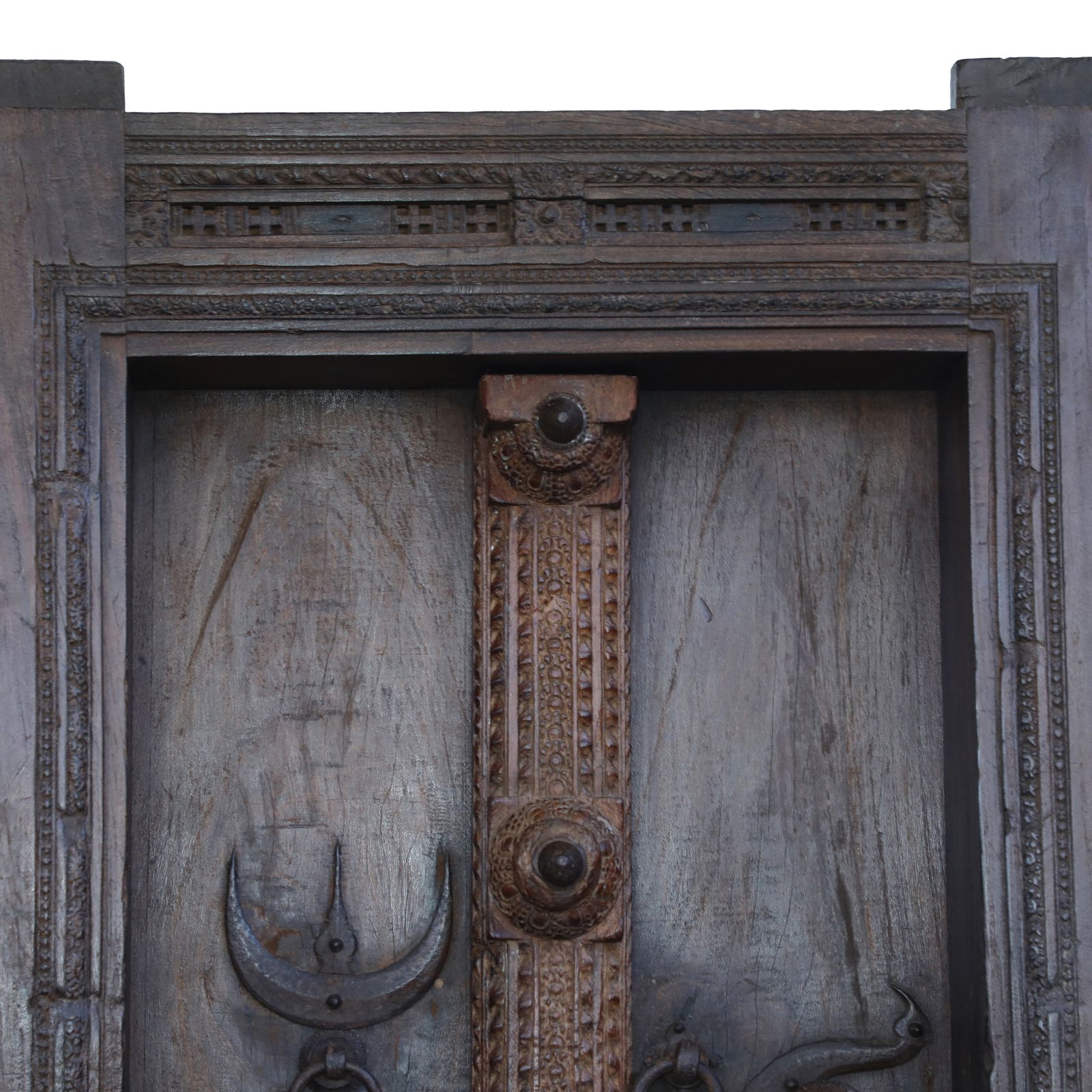 photo vintage Antique 17th Century South Indian Door With Manichitrathazhu Lock – Hand Carved Sheesham Wood Entryway With Frame & Original Iron Fittings