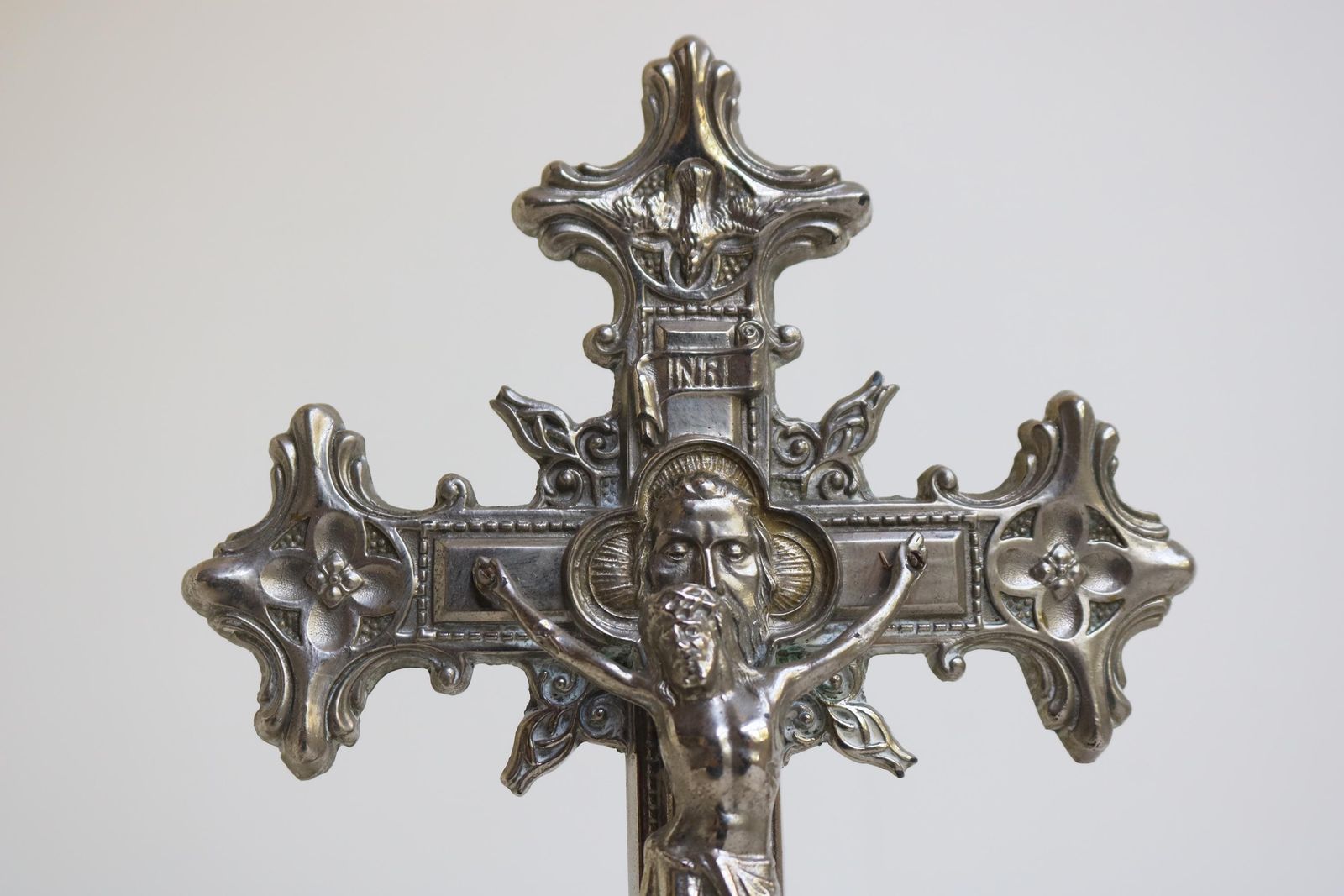Antiek Frans Altaarkruis Op Voet – Spelter Kruis In Barokstijl Met De Vier Evangelisten, Jaren 1920 photo furniture