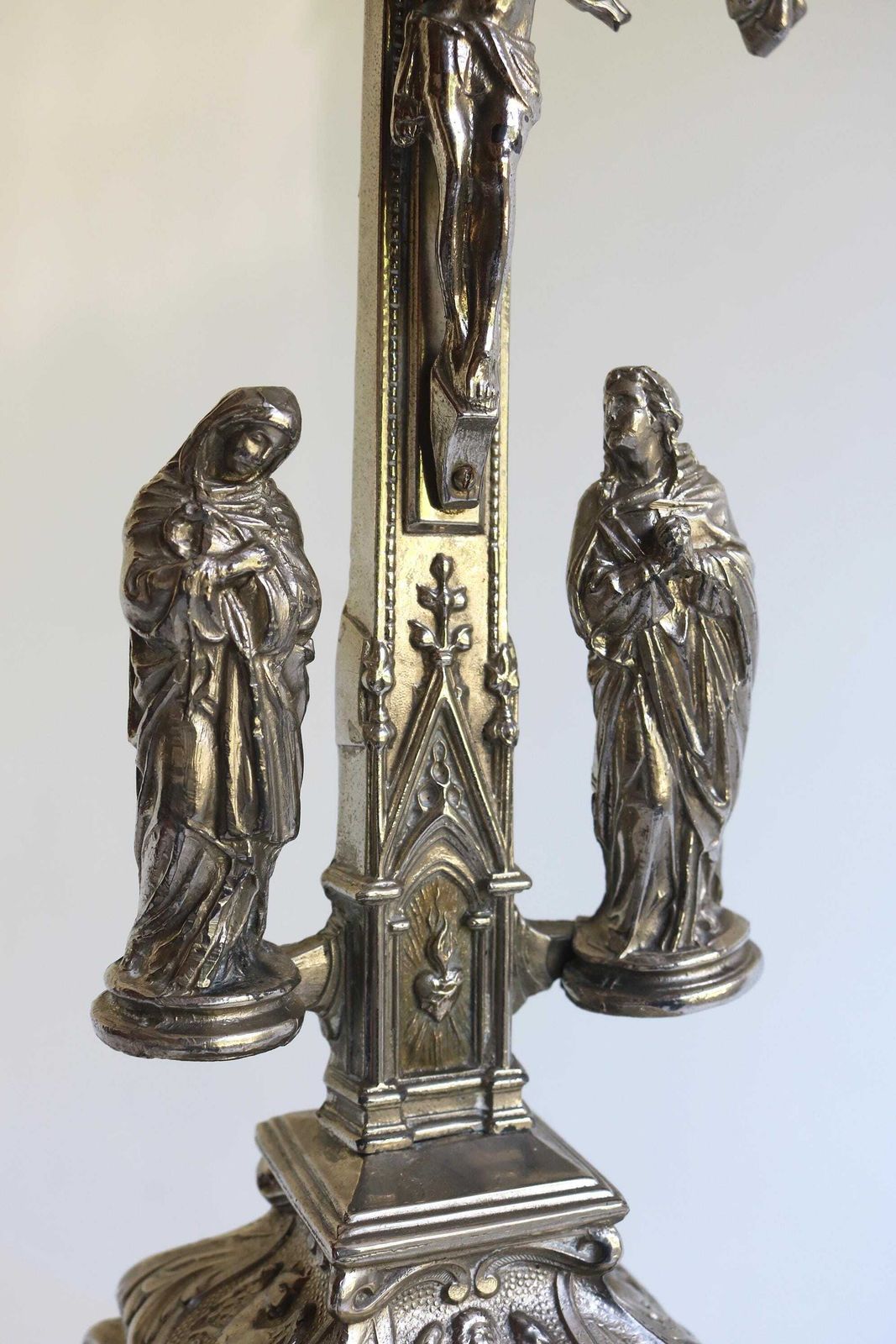 Antiek Frans Altaarkruis Op Voet – Spelter Kruis In Barokstijl Met De Vier Evangelisten, Jaren 1920 photo Woonaccessoires