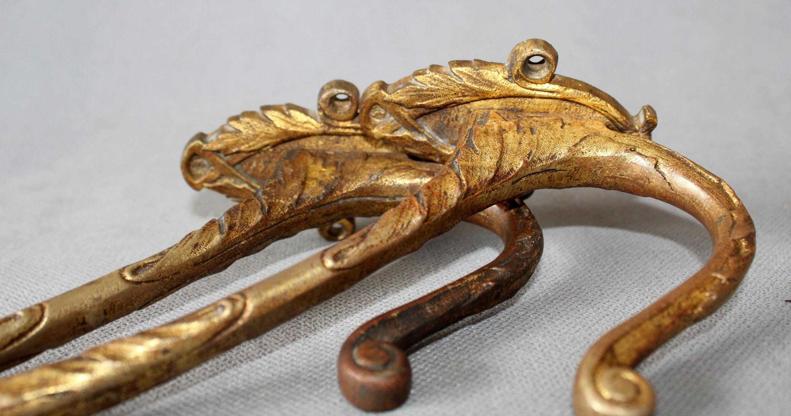 photo for sale Set Van 2 Grote Franse Antieke Bronzen Kapstokken – Gegoten Brons, Dubbele Haak, Verguld, Regency Floraal Decor