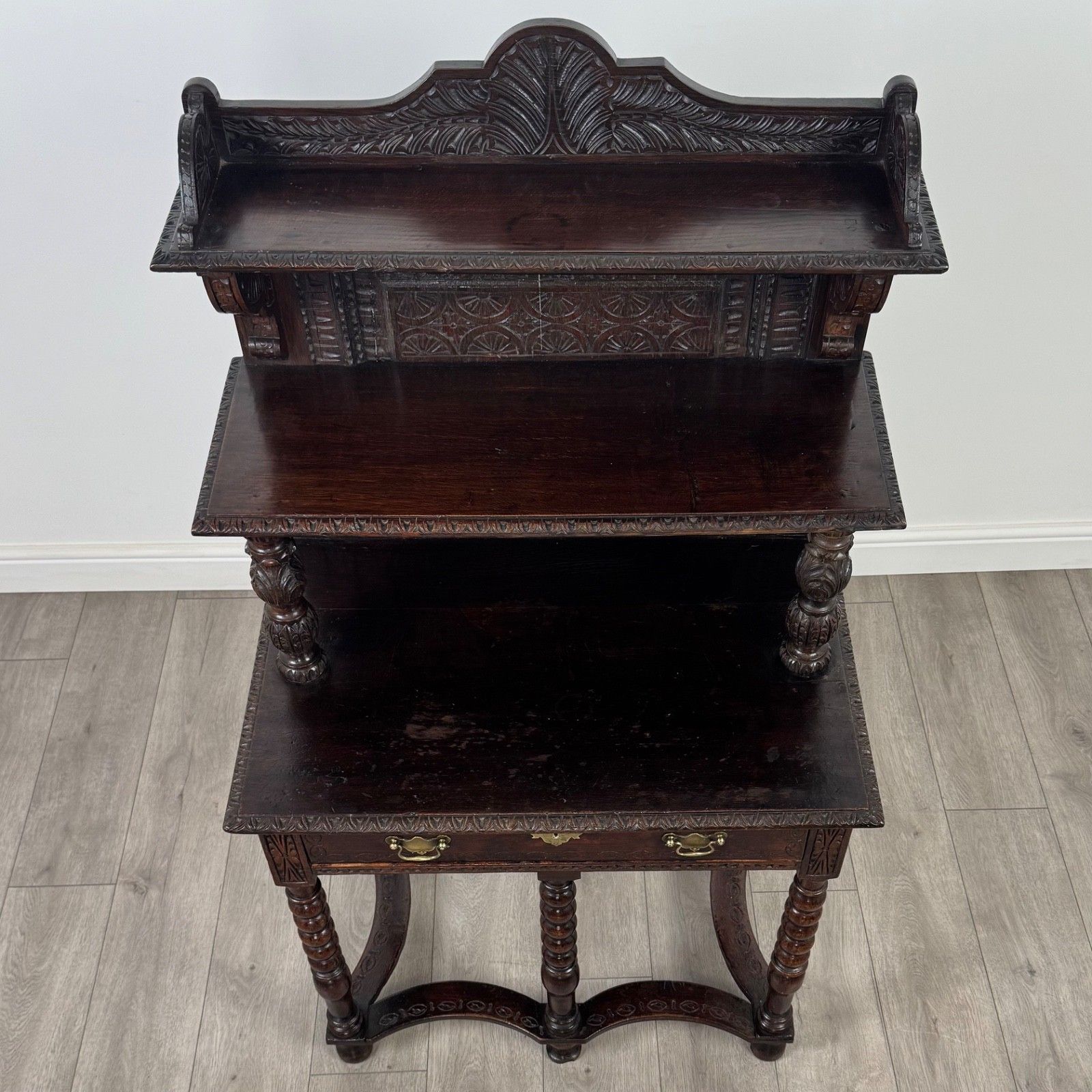 photo furniture Antique 19th Century Bobbin Turned Side Table In Oak