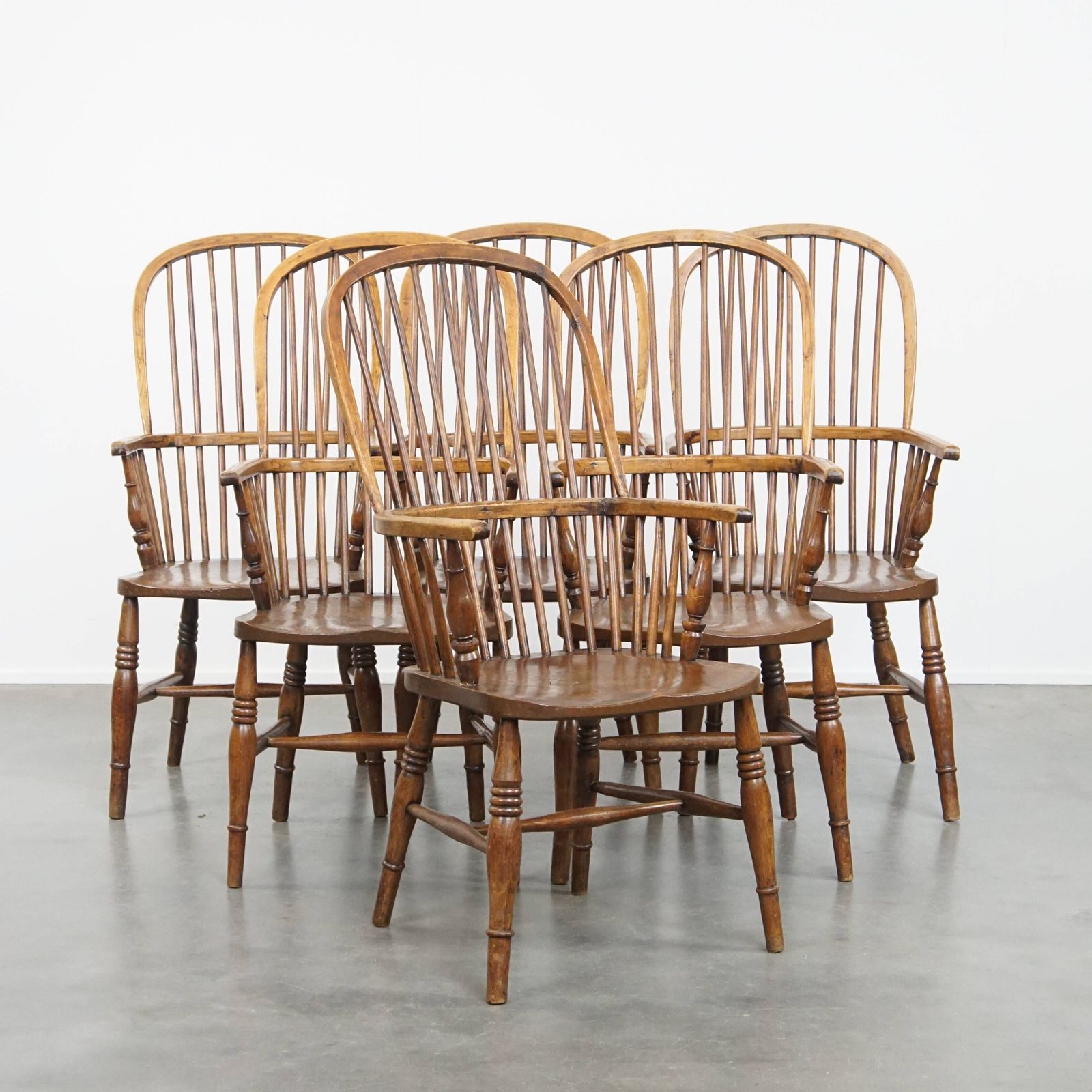 Set Van 6 Antieke Engelse Windsor Stickback Stoelen Uit De 19e Eeuw, Vervaardigd Van Iepenhout.