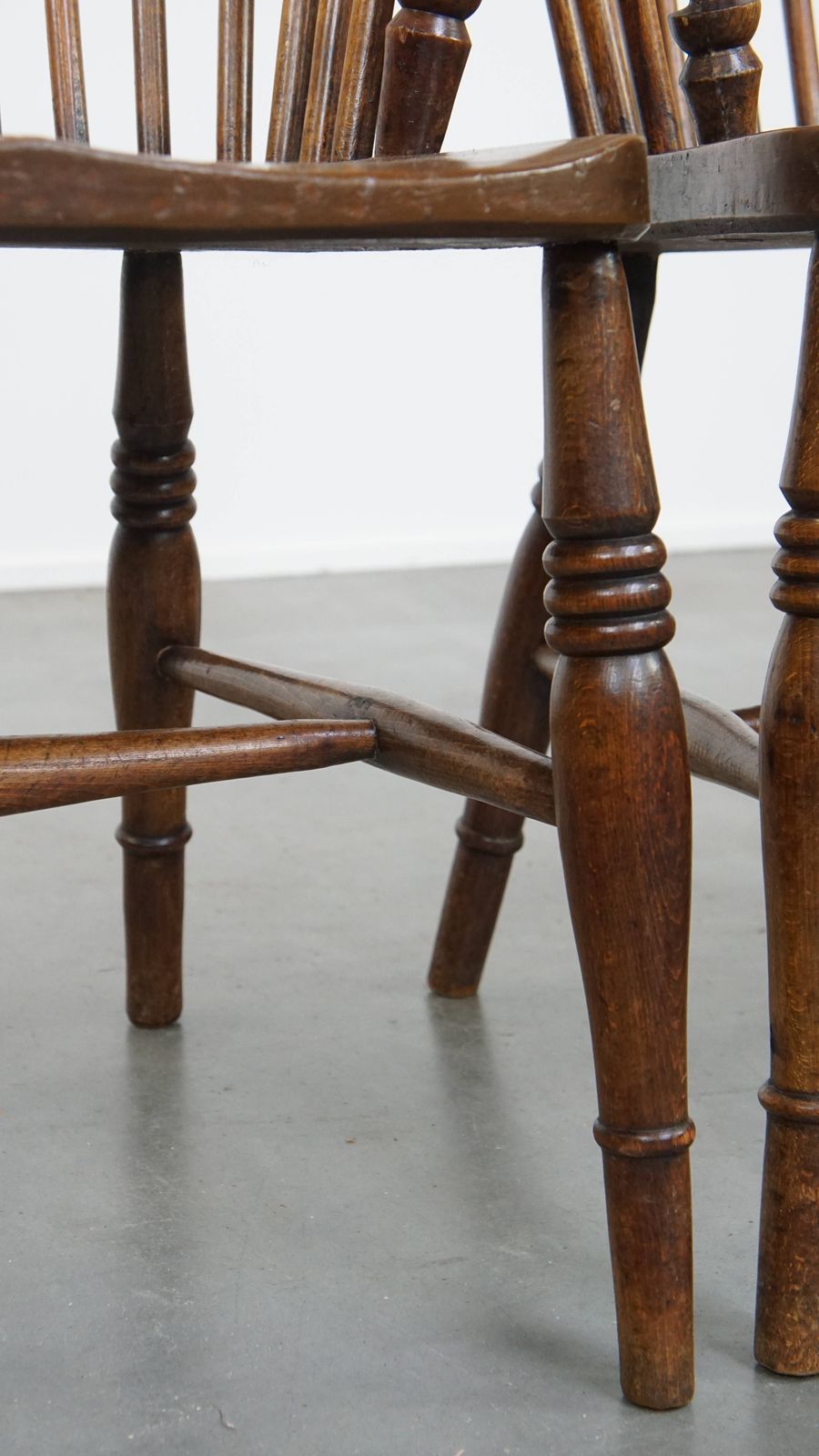 photo buy Set Van 6 Antieke Engelse Windsor Stickback Stoelen Uit De 19e Eeuw, Vervaardigd Van Iepenhout.