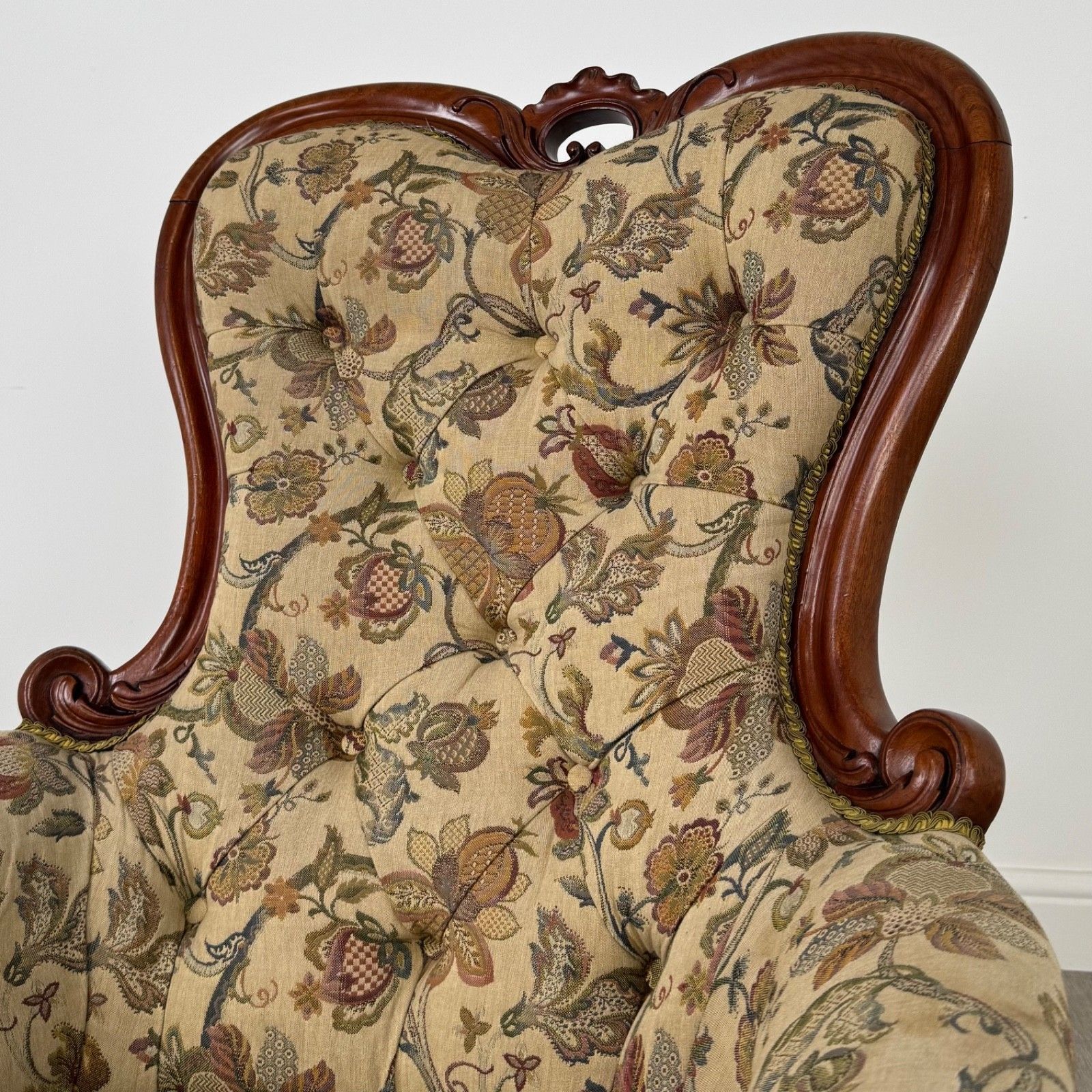 photo furniture Antique 19th Century Fine Quality Armchair In Walnut