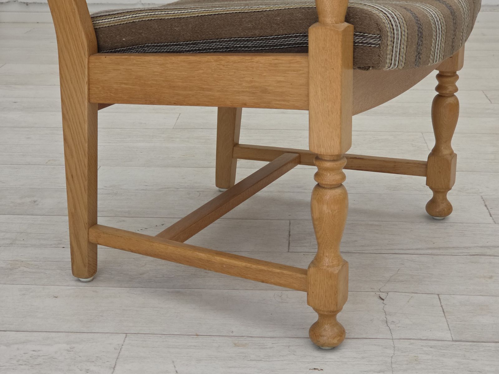 Meubels Ca. Jaren 1970, Paar Scandinavische Fauteuils, Meubelwol, Massief Eikenhout. photo
