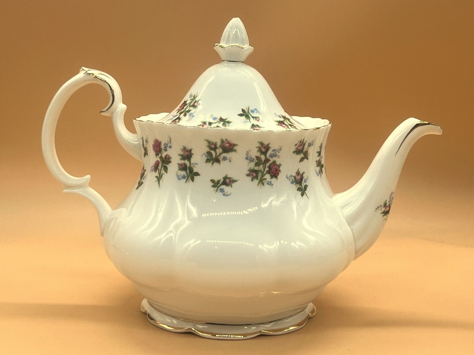Large Vintage Royal Albert China Winsome Design 2 Pint Capacity Teapot. photo furniture