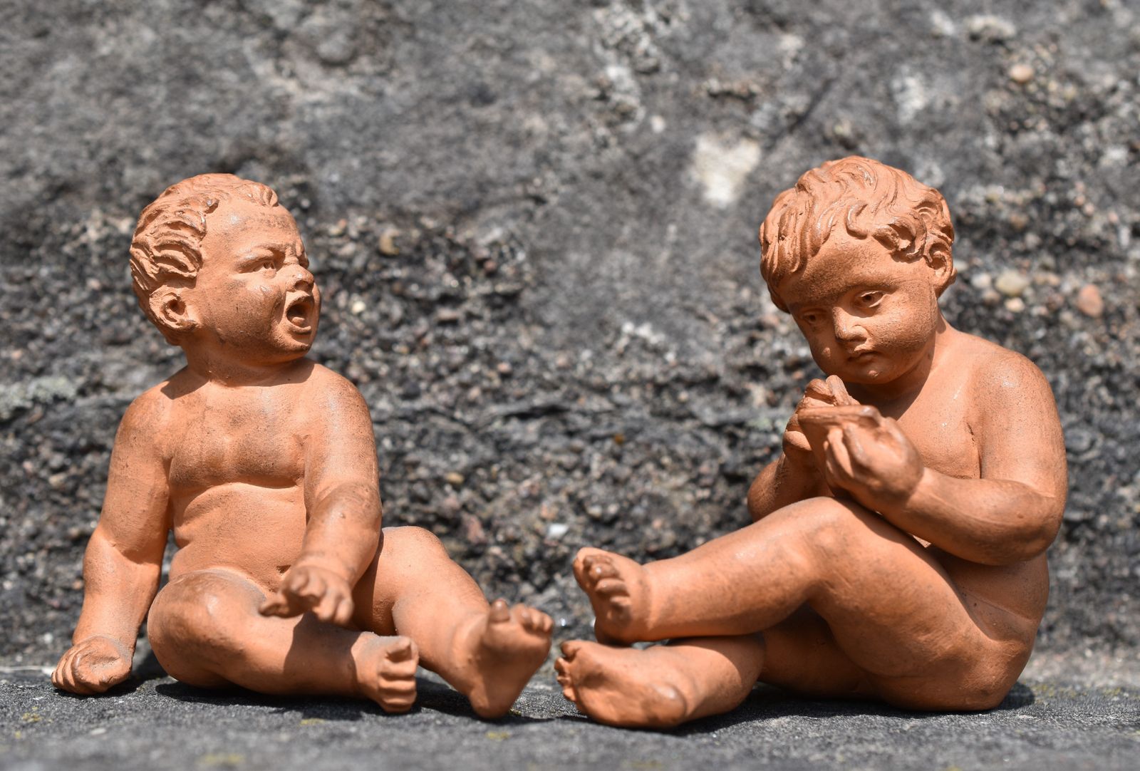 photo vintage Pair Of Seated Terracotta Putti (Circa 1870)