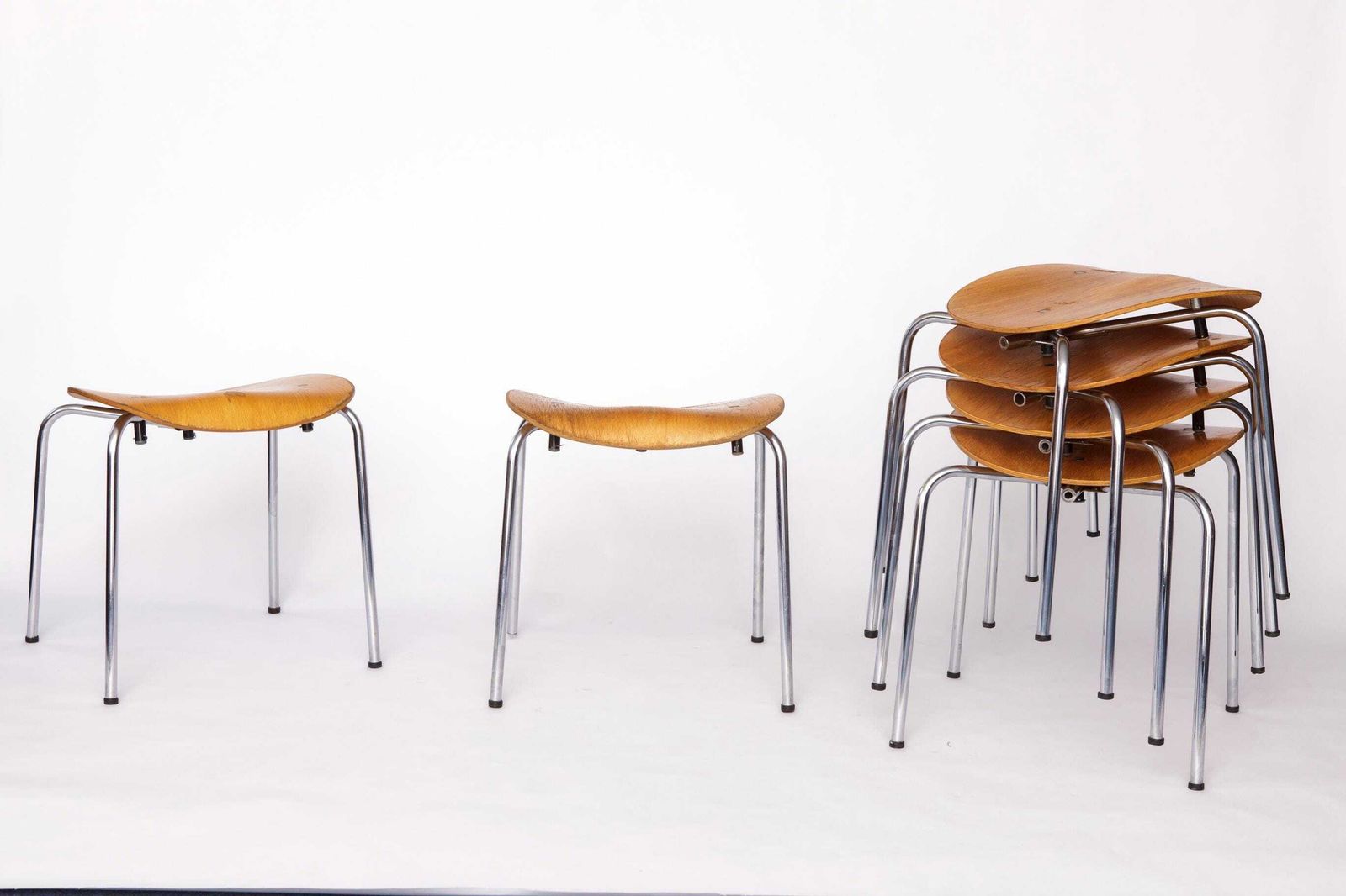 Set Of 6 Egon Eiermann Se68 Stools – 1950s Mid Century Modern, Beech Plywood With Polished Chrome Legs