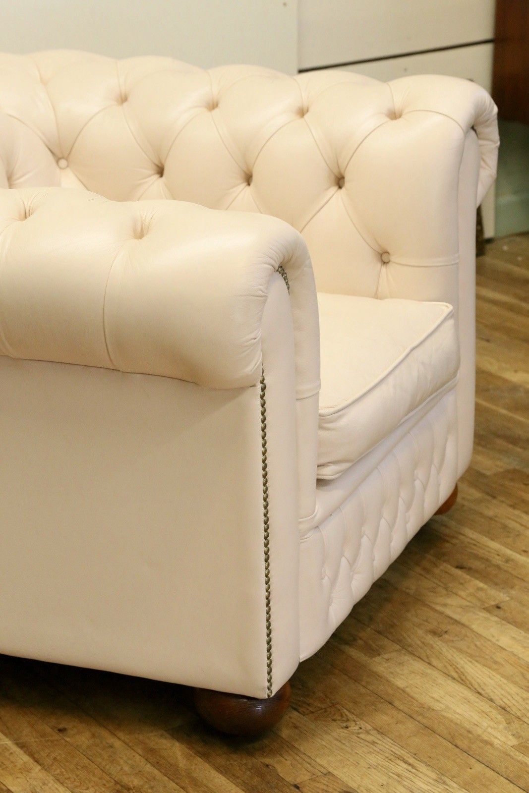 photo buy Vintage Off White Button Leather Chesterfield Club Chair