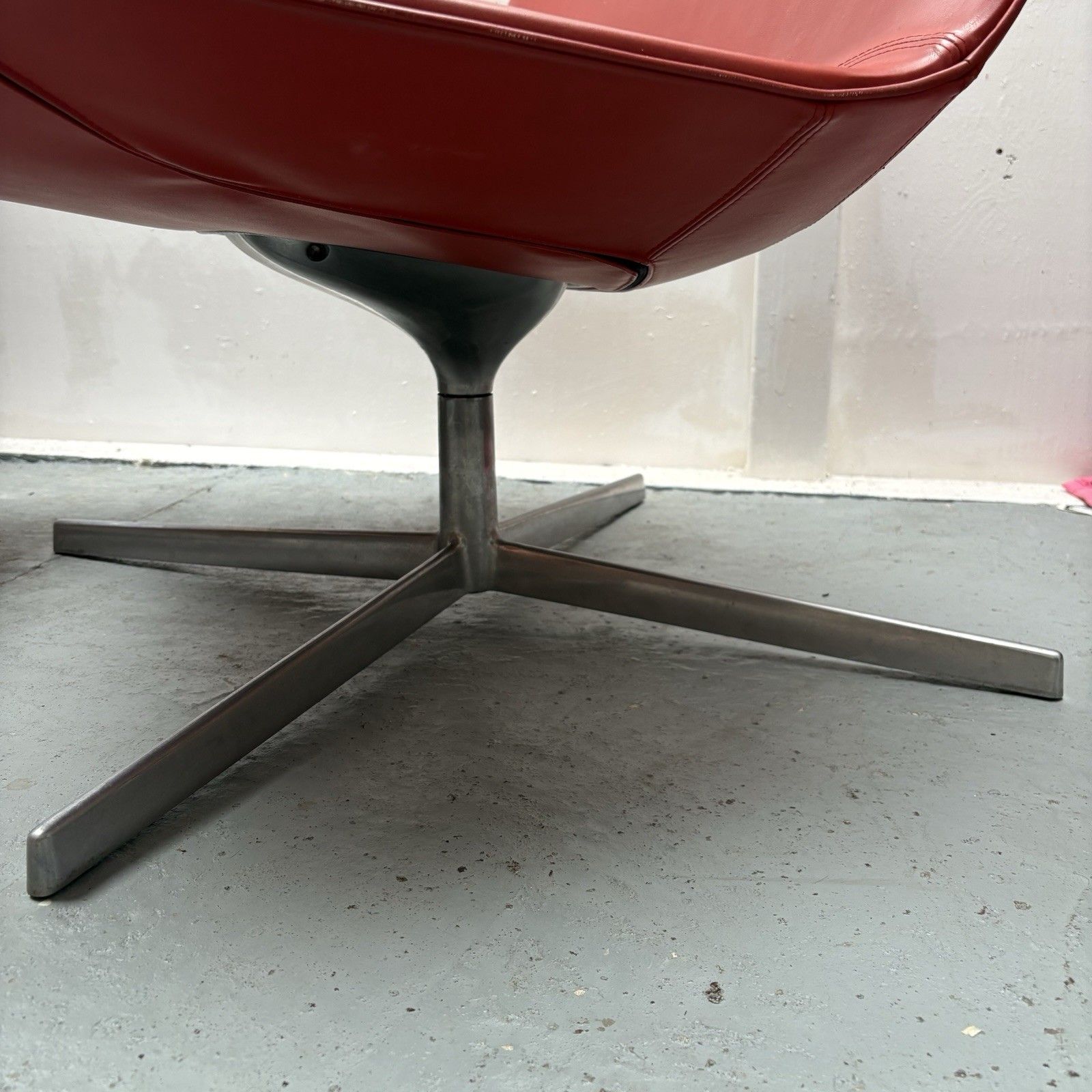 photo furniture Pair Of Italian Catifa 80 Easy Chair By Lievore Altherr Molina For Arper, 2000s