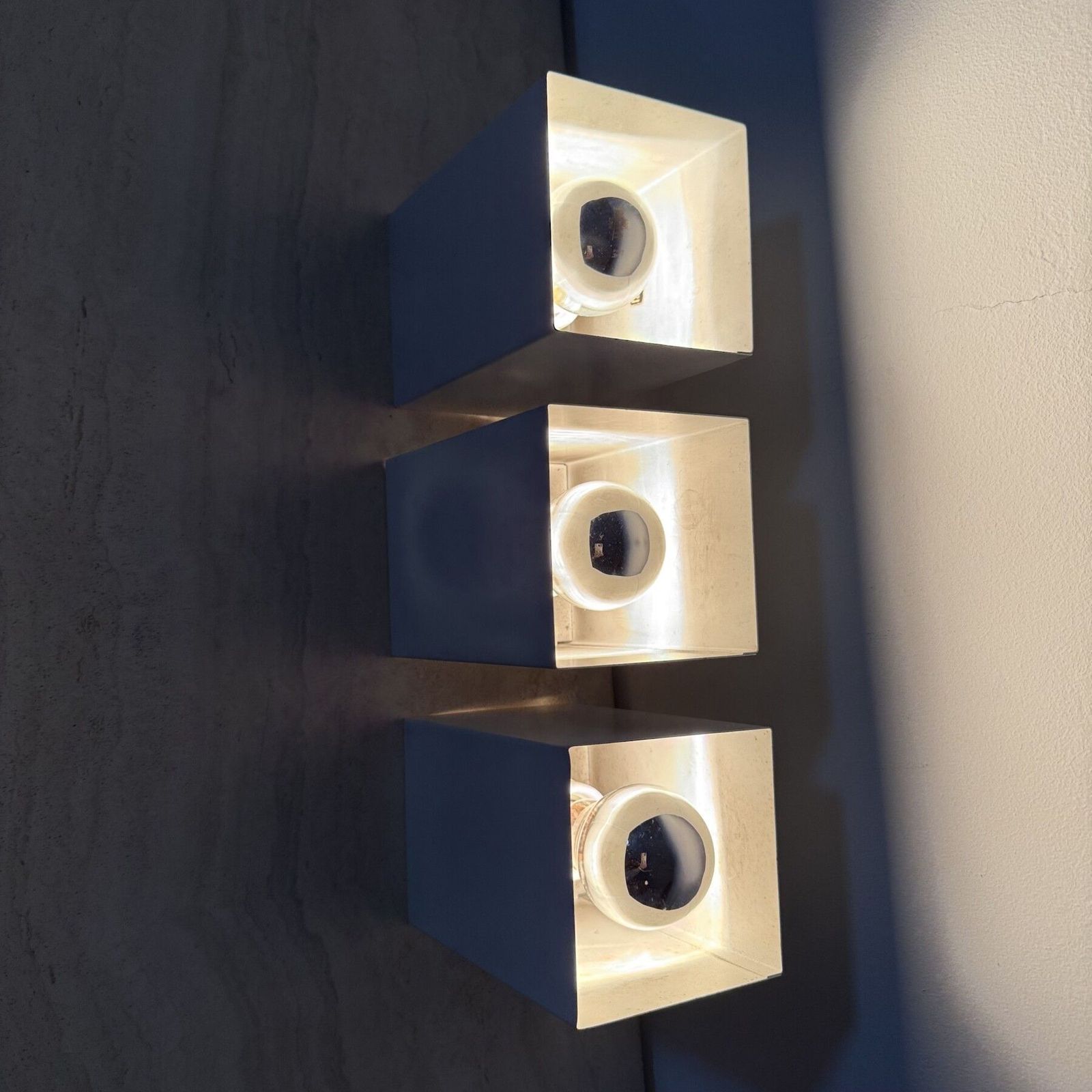 Set Van 3 Raak P300 Minimalistisch Design Wandlampen / Plafondlamp, Jaren 1970 photo for sale
