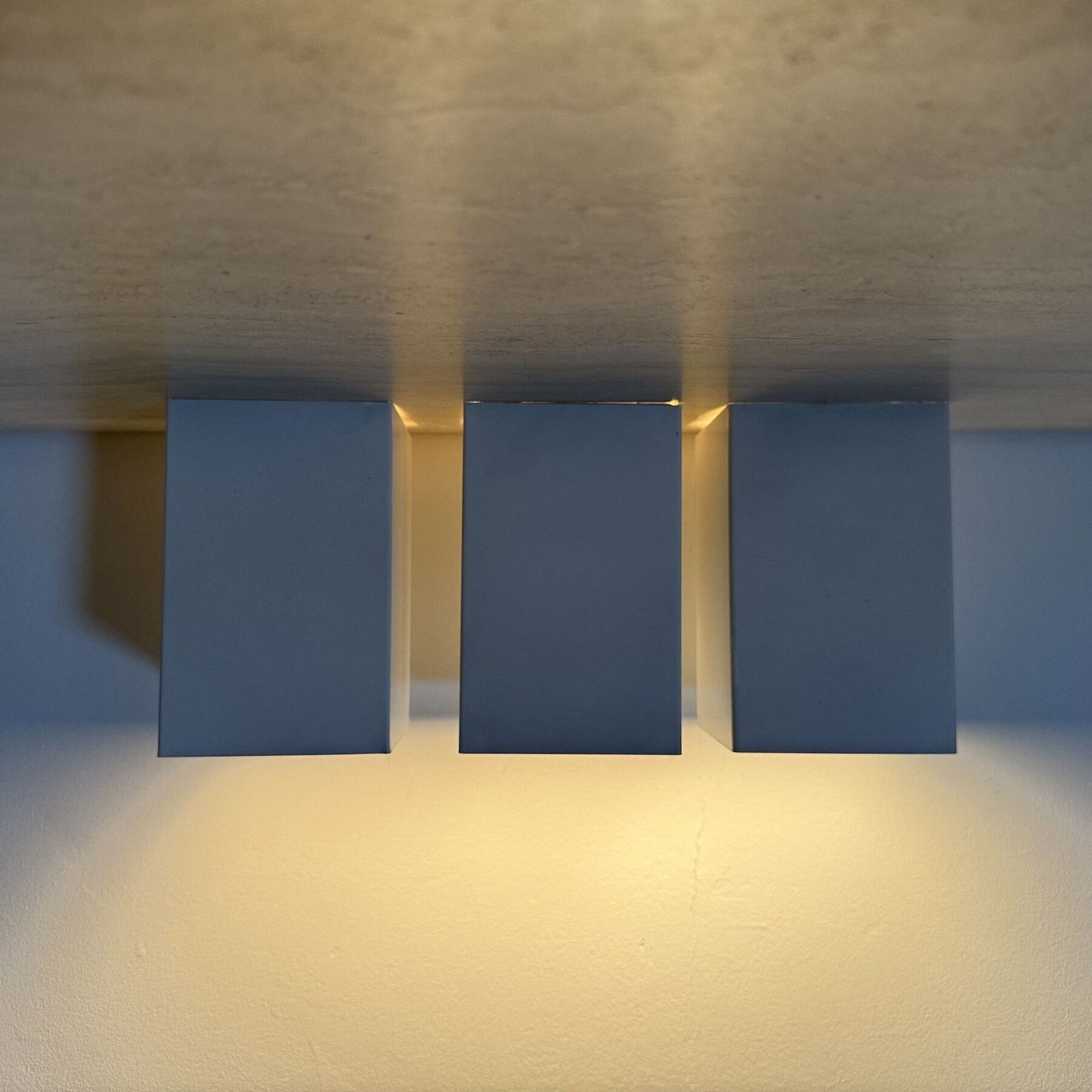 photo for sale Set Van 3 Raak P300 Minimalistisch Design Wandlampen / Plafondlamp, Jaren 1970