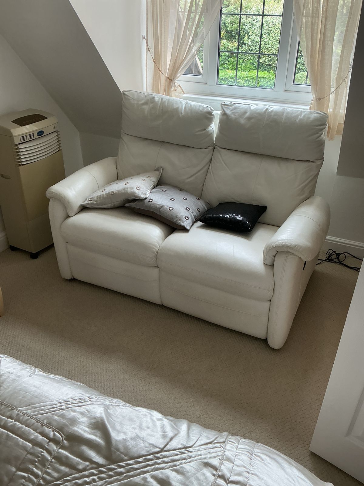 White Leather Electric Recliner Chairs (2 Armchairs And 1 Two Seater Recliner Settee) photo for sale