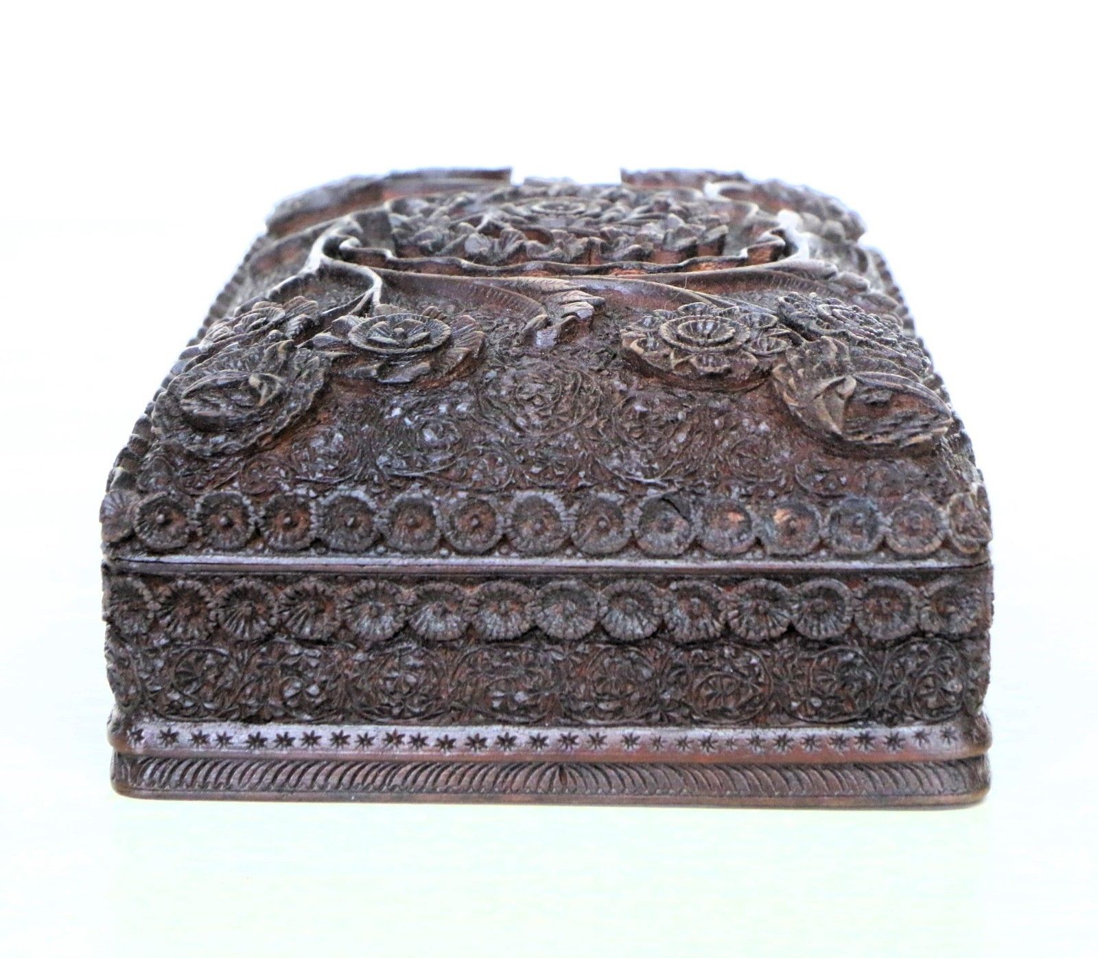 Antique And Outstanding Kashmiri Carved Wooden Box Early 20th C. photo 90.0