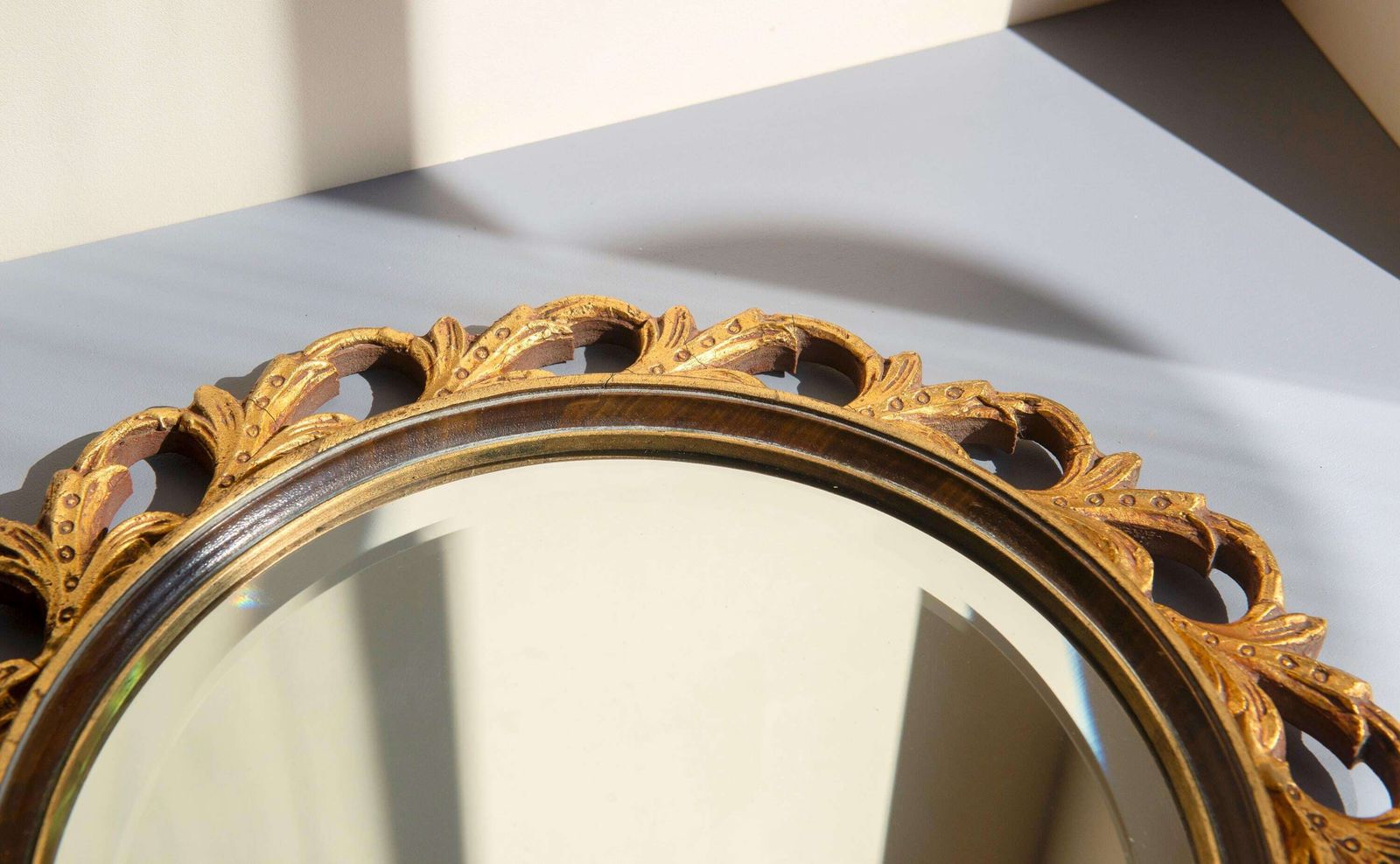 Round Gold Mirror With Beveled Glass, Italian 1960s Design, Hollywood Regency Wall Mirror, Hand Carved Ornate Frame, Mid Century Gilt Mirror photo Home Decor