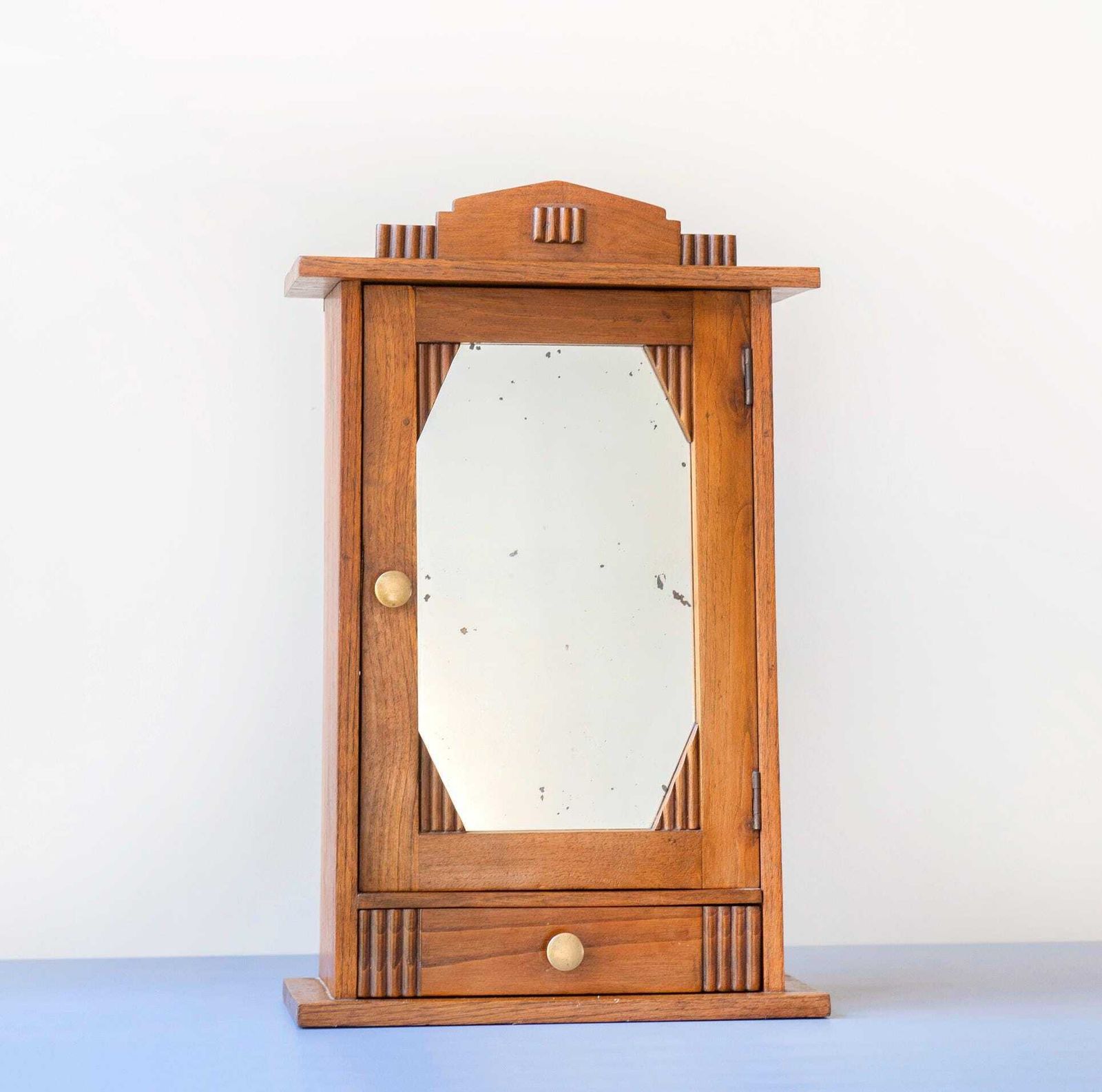 Antiek Medicijnkastje Met Spiegel, Art Deco, Eikenhouten Hangend Apothekerskastje, Nederlands Apothekerskastje, Rustieke Opbergkast photo Meubels