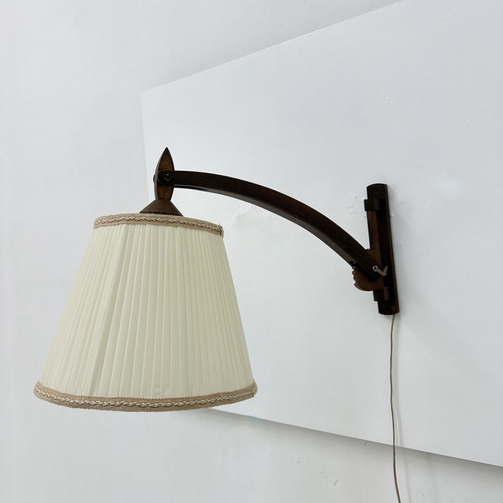 T.J.W Zweers Vintage Oak Wooden Wall Lamp 1950s photo vinterior