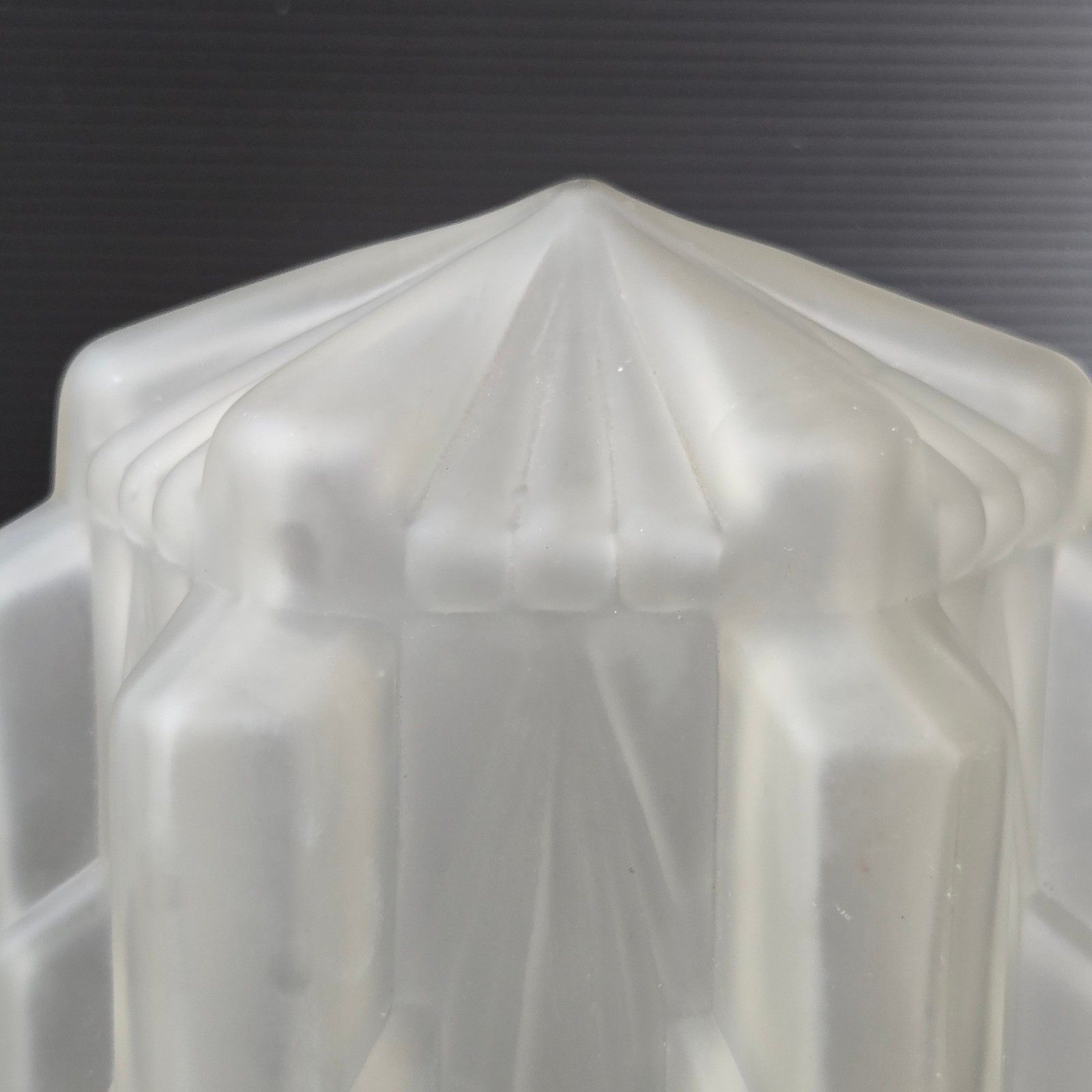 photo furniture Art Deco 1920 1930 Streamline Skyscraper Opaque Glass Lampshade Globe 20s 30s