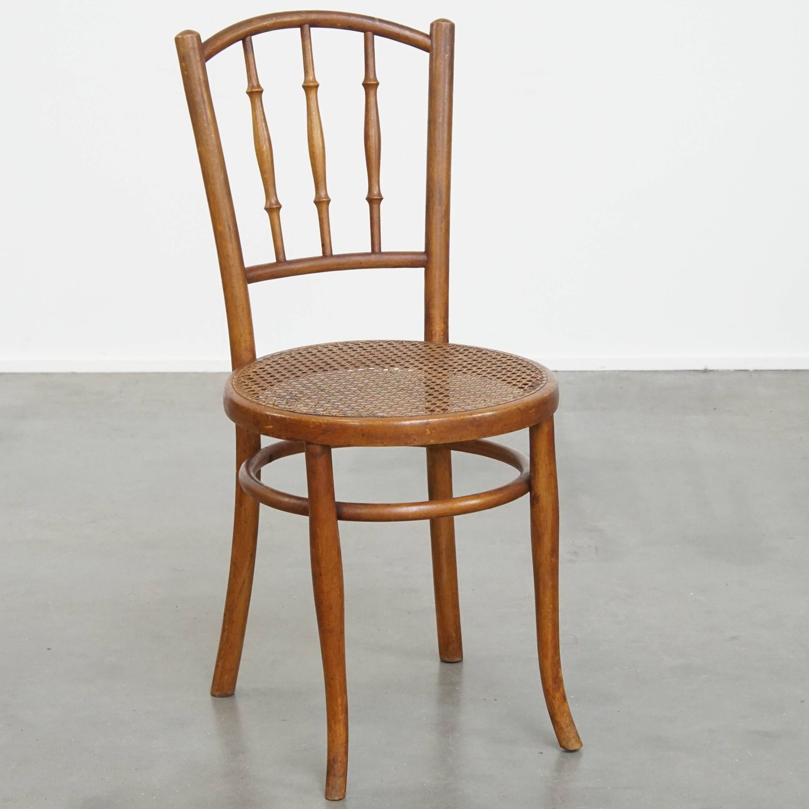 Vintage Bistrostoel In De Stijl Van Thonet Met Rieten Zitting