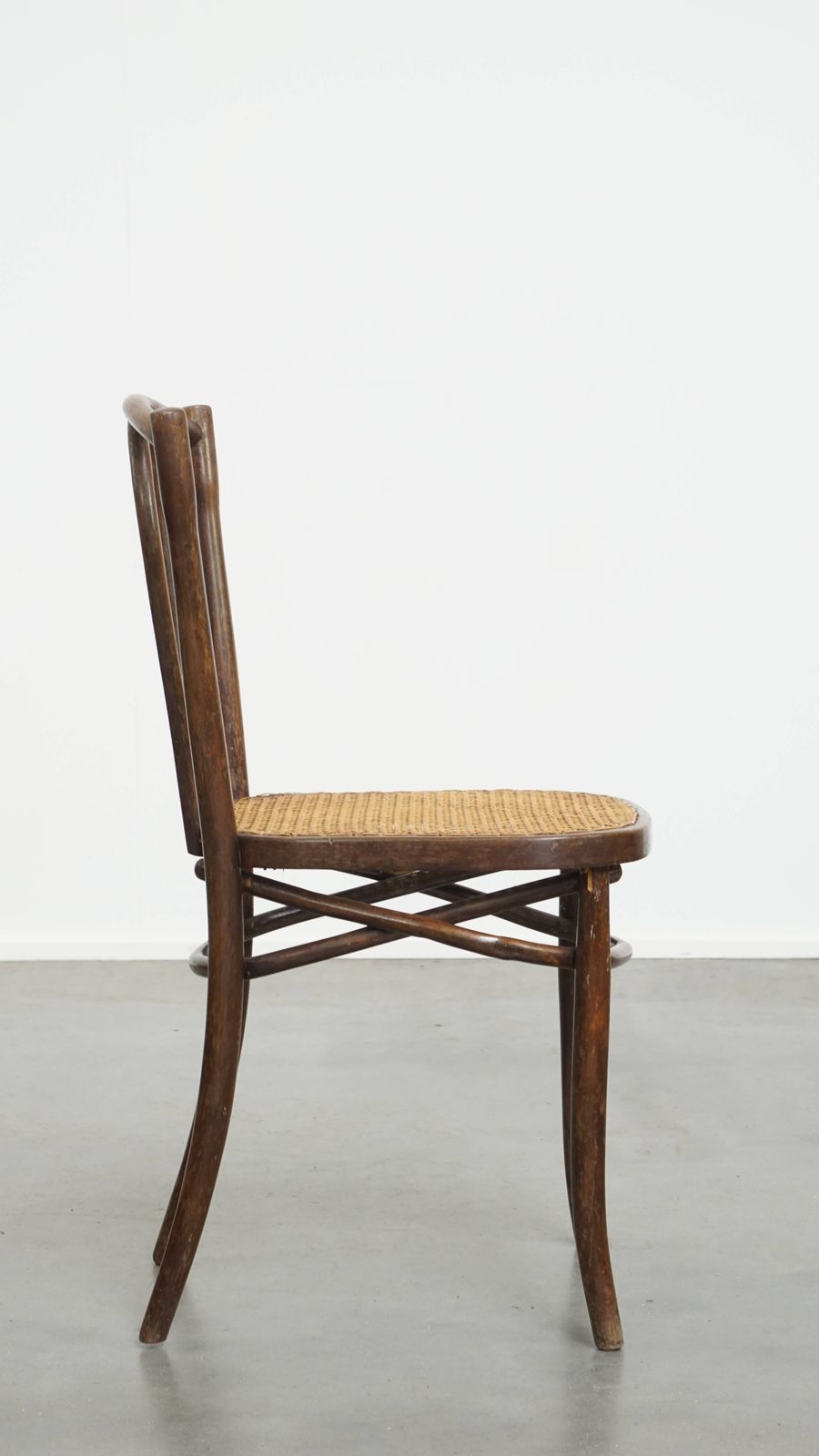 Tijdloze Bistrostoel In De Stijl Van Thonet Met Gevlochten Rieten Zitting photo for sale