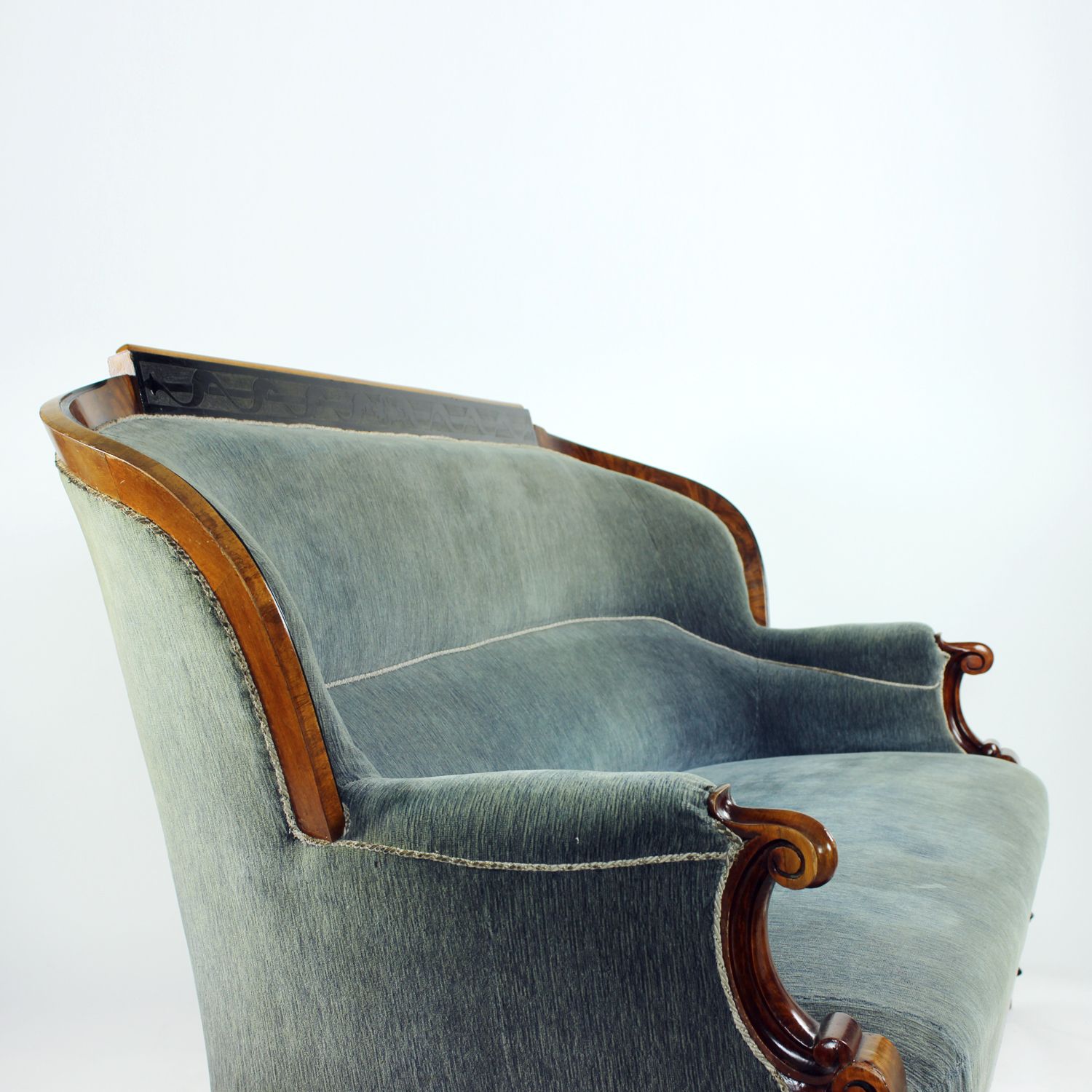 photo furniture Unique Biedermeier Sofa In Original Fabric And Walnut Veneer, Vienna, Austria Circa 1825