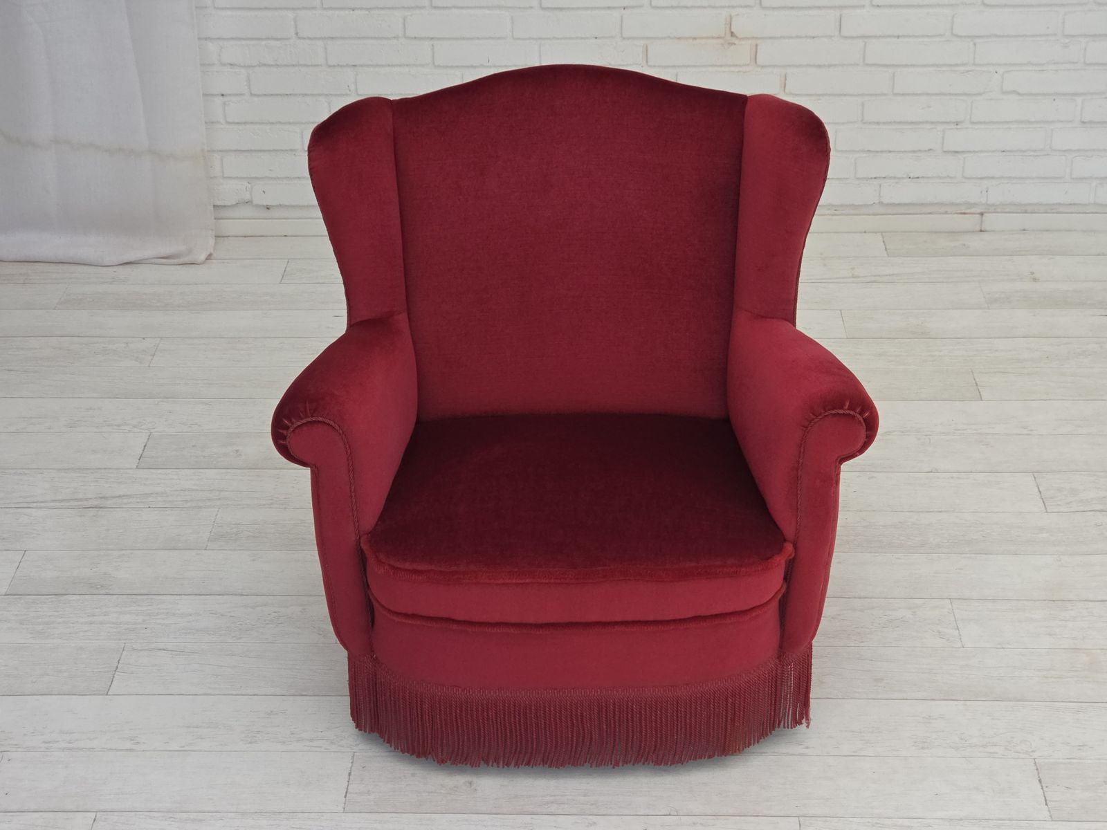 Ca. Jaren 1960, Deense Fauteuil, Rood Meubelvelours, Beukenhouten Poten. photo for sale
