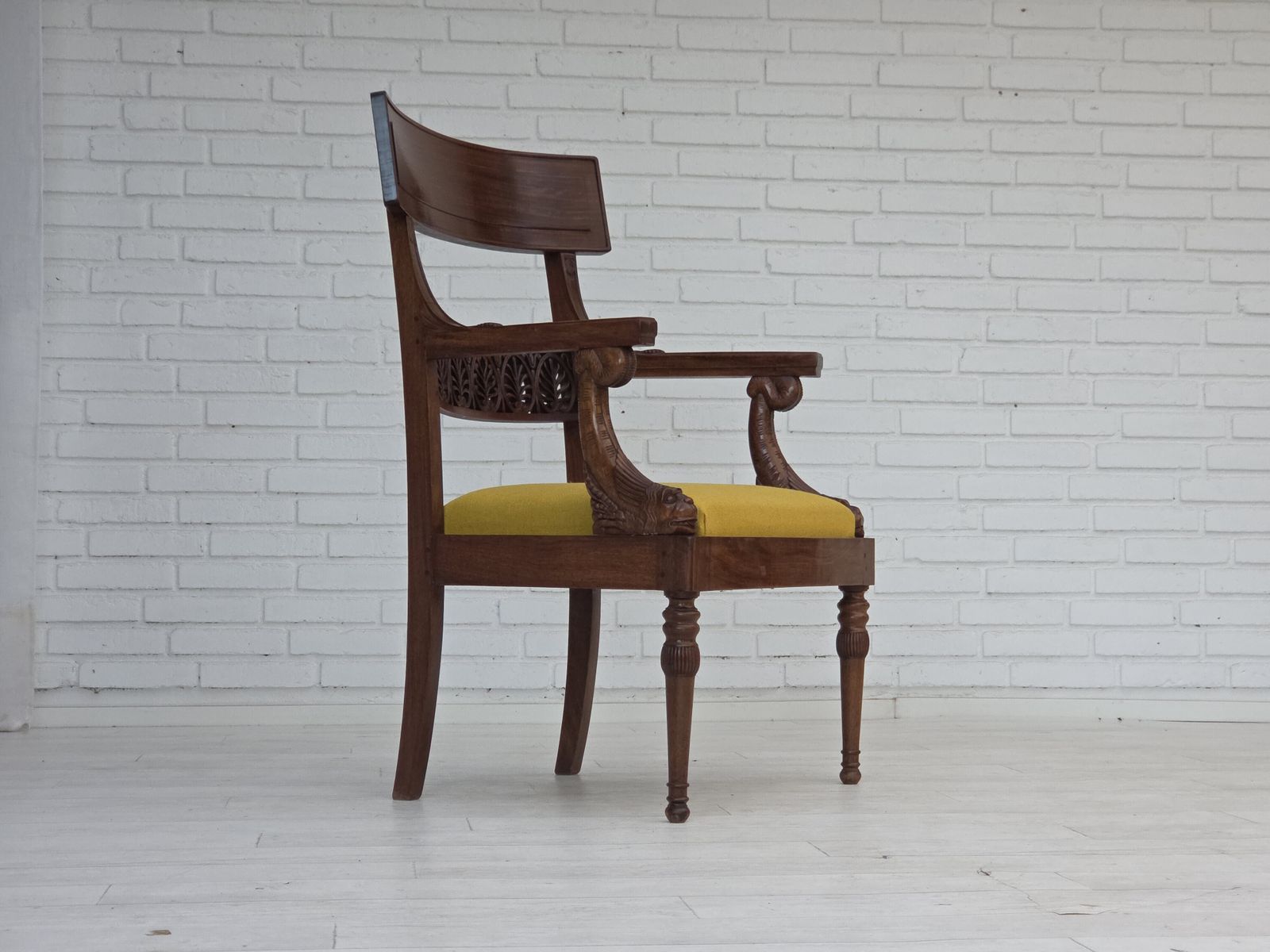 Jaren 1920 1930, Gesneden Houten Fauteuil, In De Stijl Van Georges Jacob, Opnieuw Bekleed. photo furniture