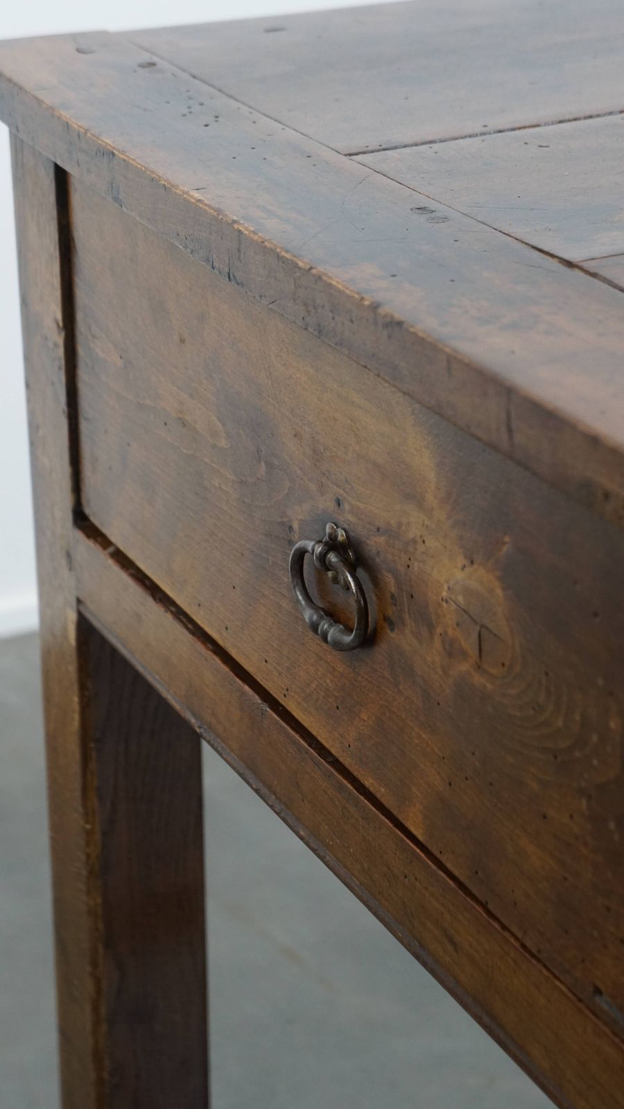 photo furniture Antieke Franse Eettafel Van Fruithout Uit De 18e Eeuw Met 2 Lades En Mooie Patina