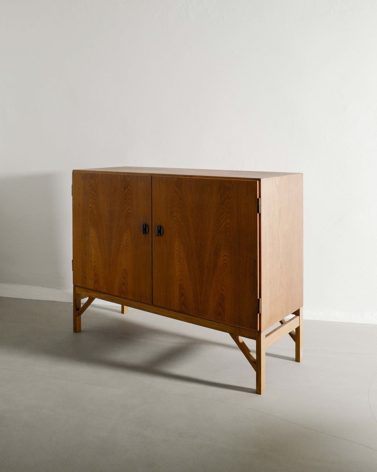 Vintage Danish Mid Century Wooden "232" Sideboard In Oak & Brass By Børge Mogensen 1960s photo furniture