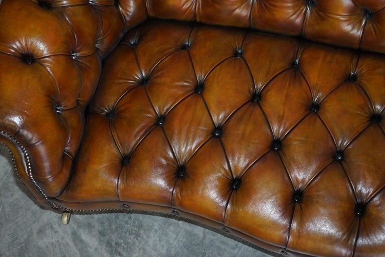 photo vinterior Fine Important Restored Pair Of Antique Howard & Sons Leather Chesterfield Sofas