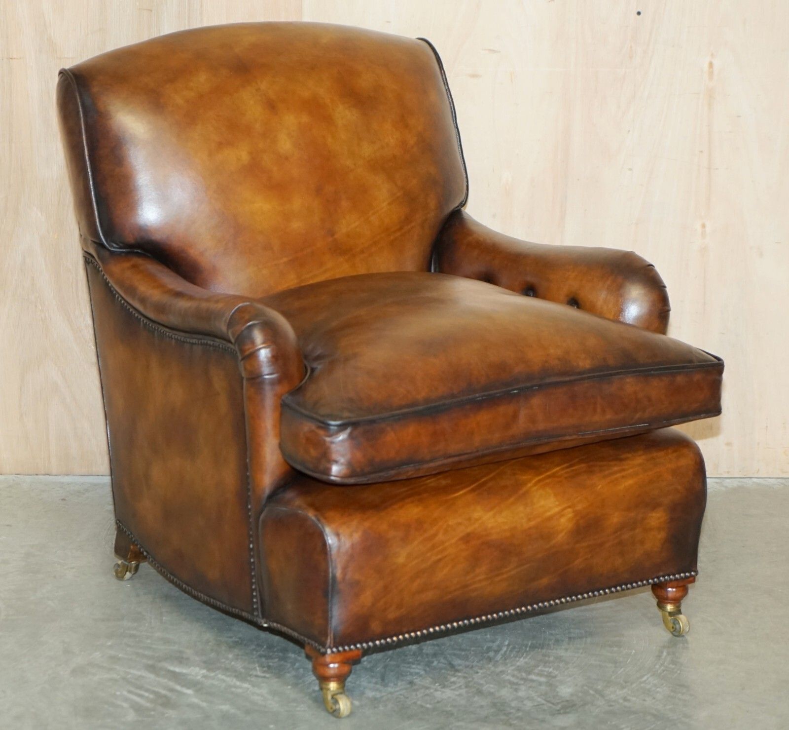 Fully Restored Pair Of Antique Howard & Son Bridgewater Brown Leather Armchairs photo vinterior