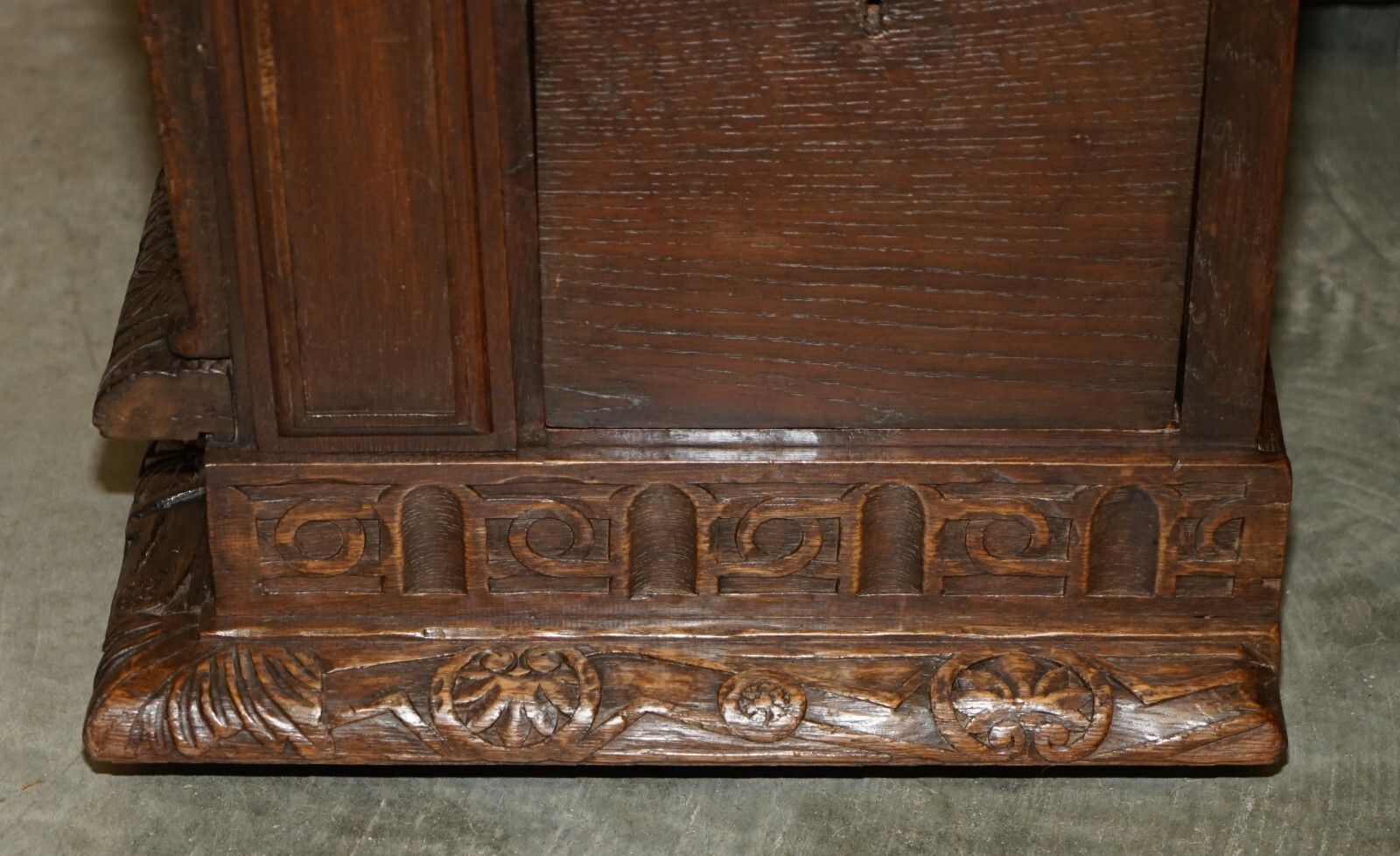 photo vinterior 16th Century Museum Quality Exhibition Hand Carved Italian Cassone Desk Table