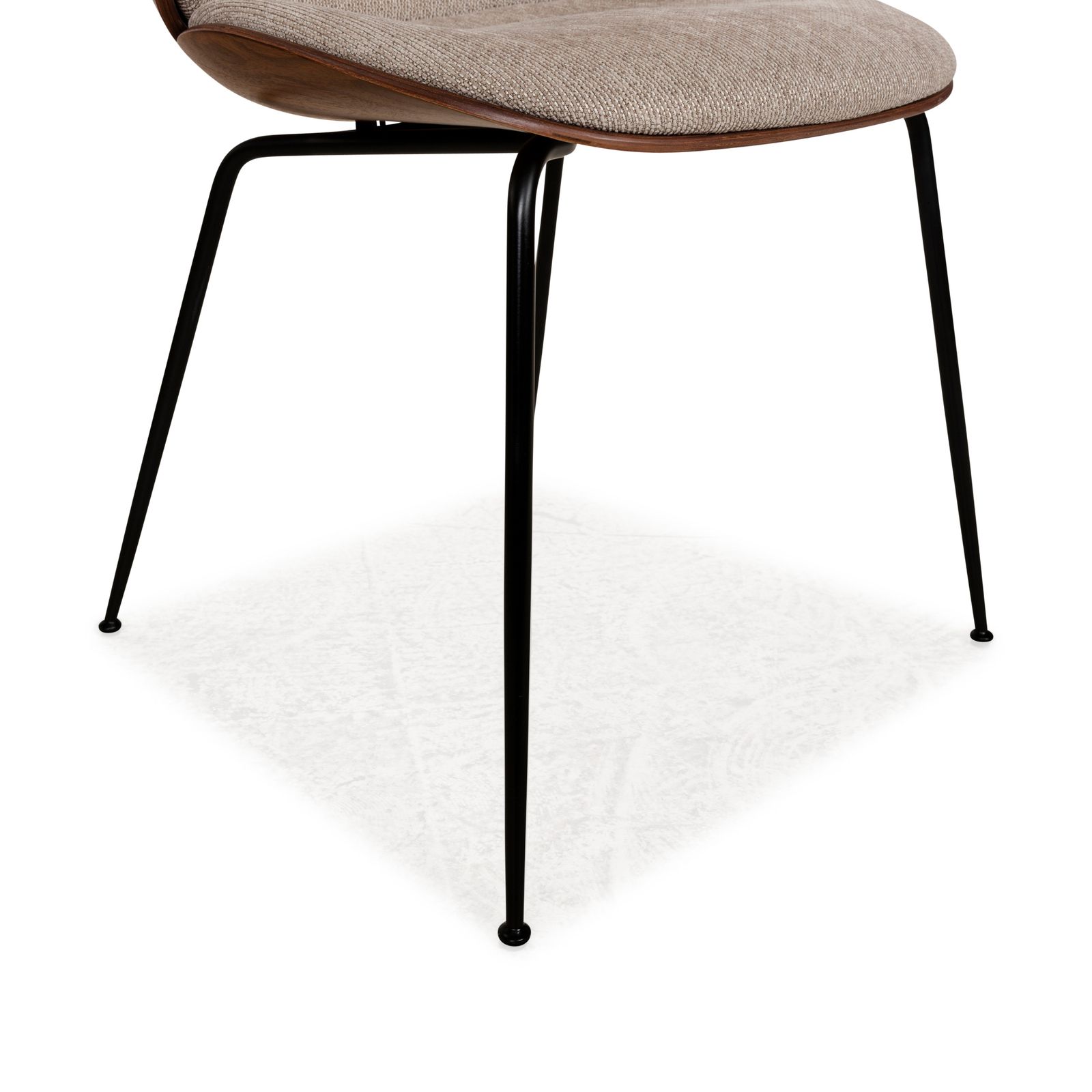 Chaise de salle à manger Gubi Beetle en bois gris-brun, revêtement tissu photo buy