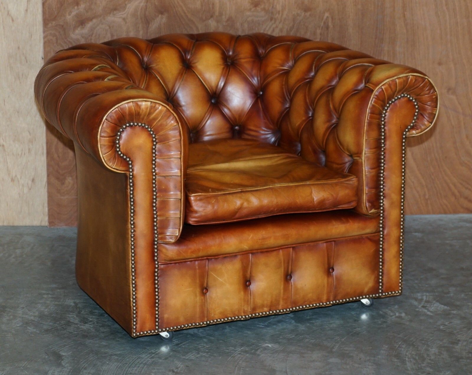 Old Chesterfield Club Three Piece Sofa & Pair Of Armchairs Suite Brown Leather photo vinterior