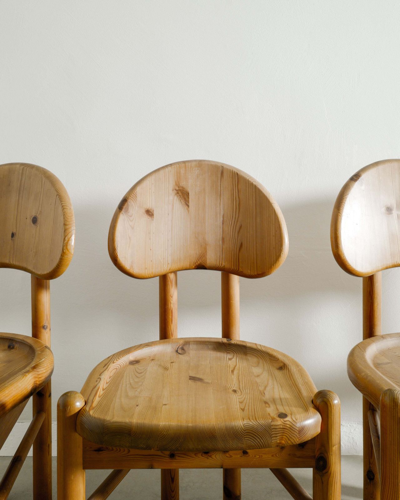 Danish Pine Chairs, 1970s, Vintage photo vinterior
