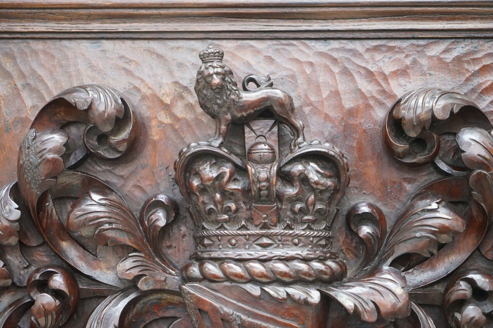 Rare Antique 1405 1603 English Royal Coat Of Arms Armorial Crest Carved Walnut photo vintage