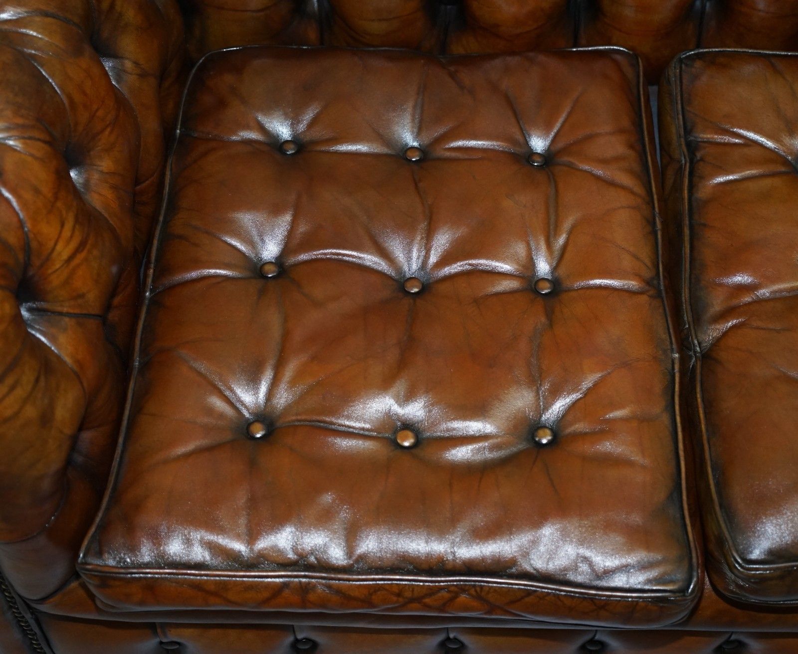 Fully Sprung Thomas Chippendale Restored Aged Brown Leather Chesterfield Sofa photo vinterior