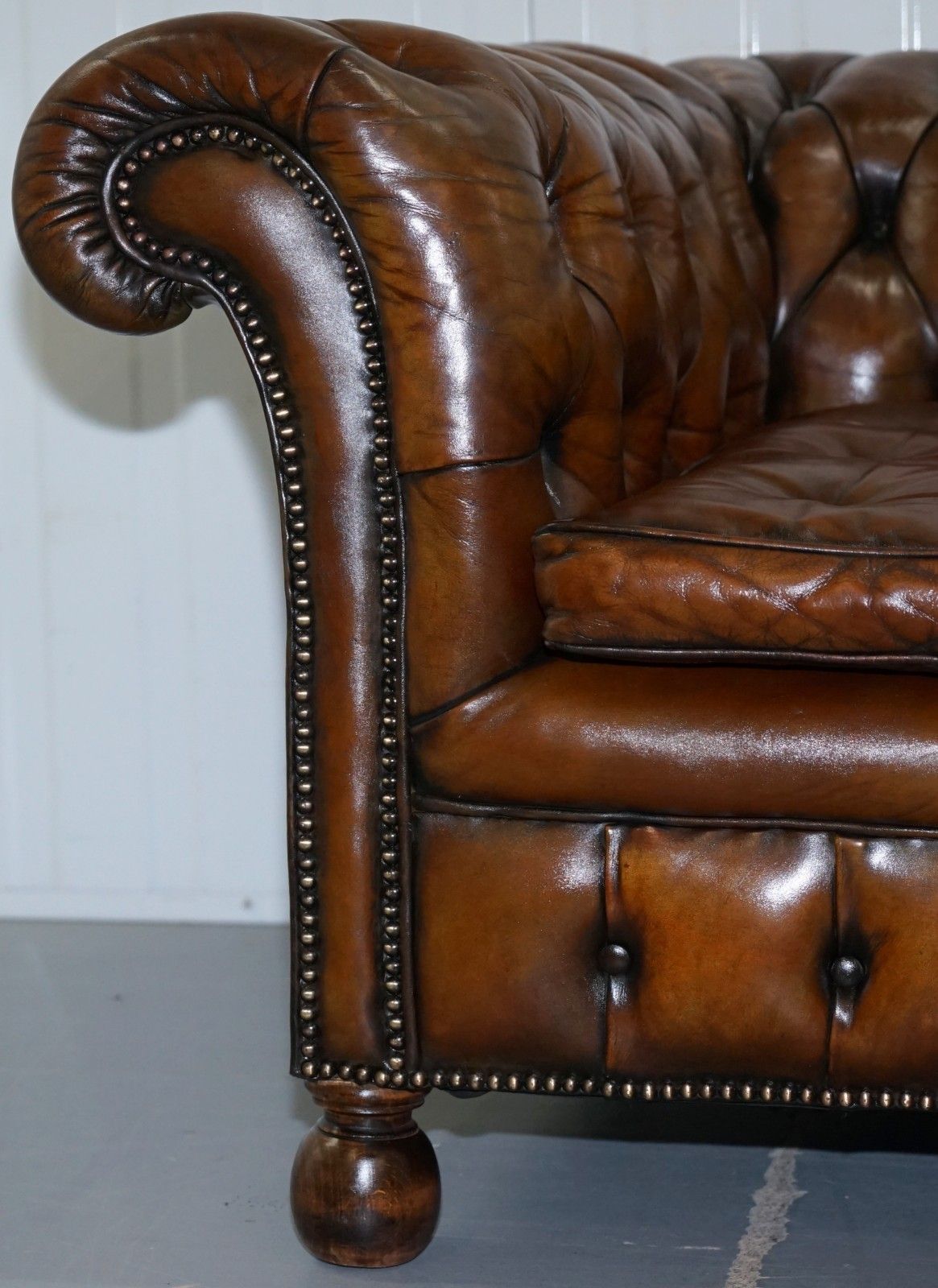 Fully Sprung Thomas Chippendale Restored Aged Brown Leather Chesterfield Sofa photo vintage