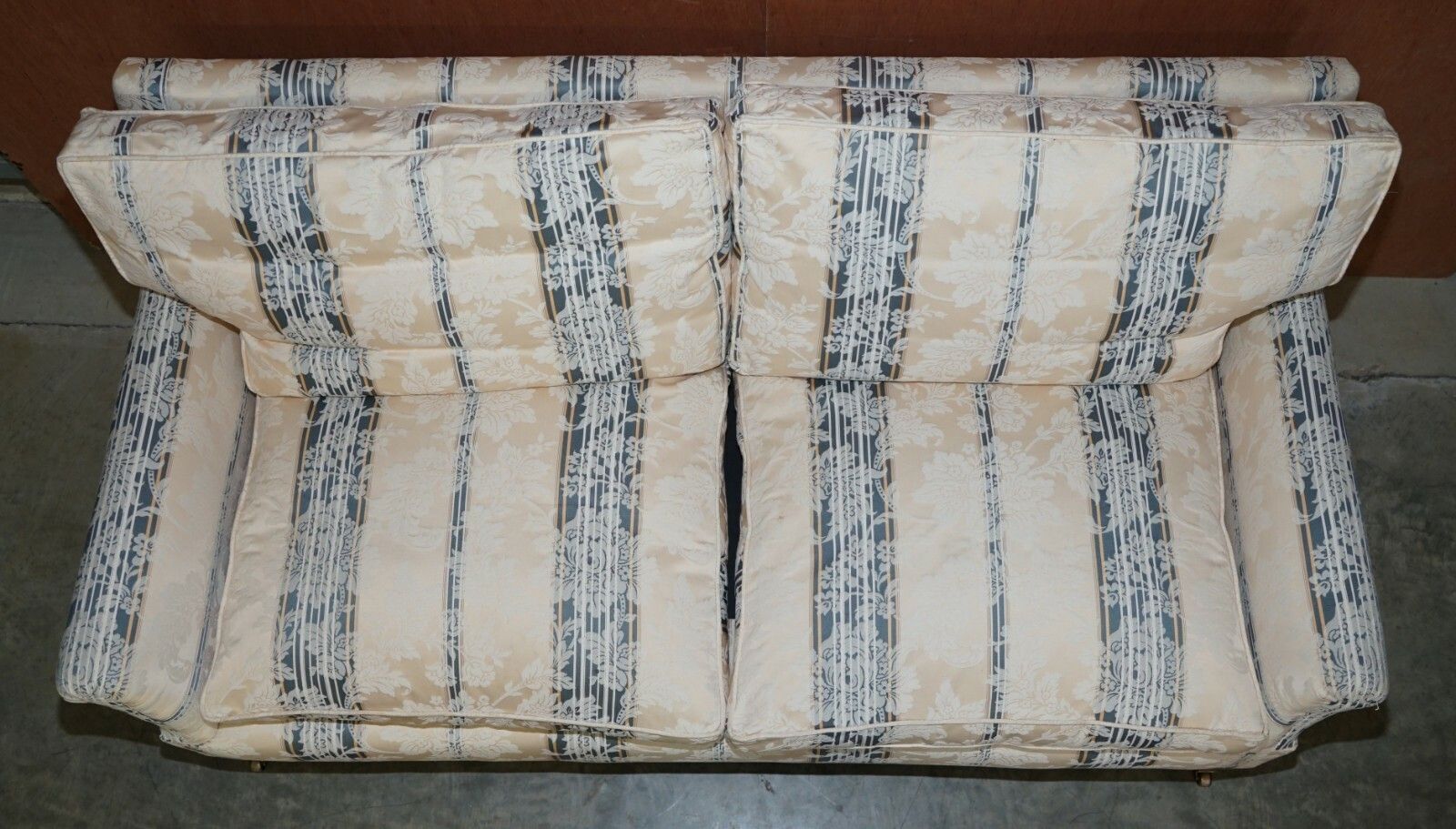 English Country House Fine Three Piece Suite Sofa & Armchairs Feather Cushions photo 9000.0