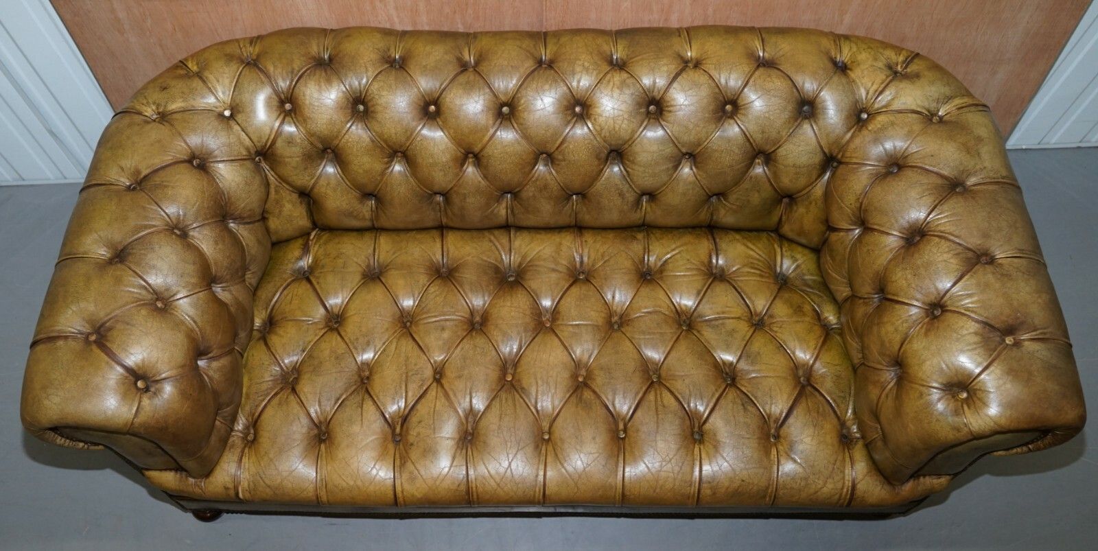 Victorian Horse Hair Green Hand Dyed Leather Chesterfield Fully Button Base Sofa photo Furniture