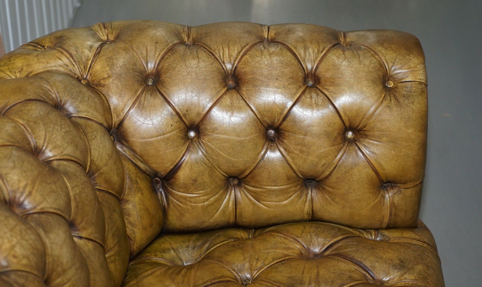 Victorian Horse Hair Green Hand Dyed Leather Chesterfield Fully Button Base Sofa photo buy