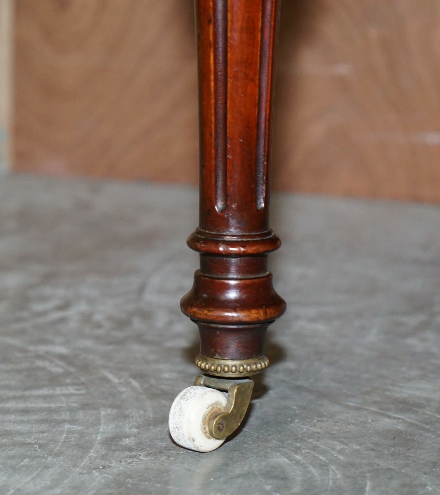 photo furniture Exquisite Quality Victorian 1860 Mahogany & Leather Dining Chairs After Gillows