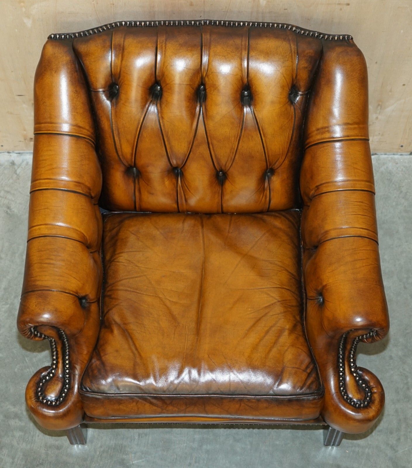 photo vinterior Restored Pair Of Vintage Chesterfield Regency Style Brown Leather Club Armchairs