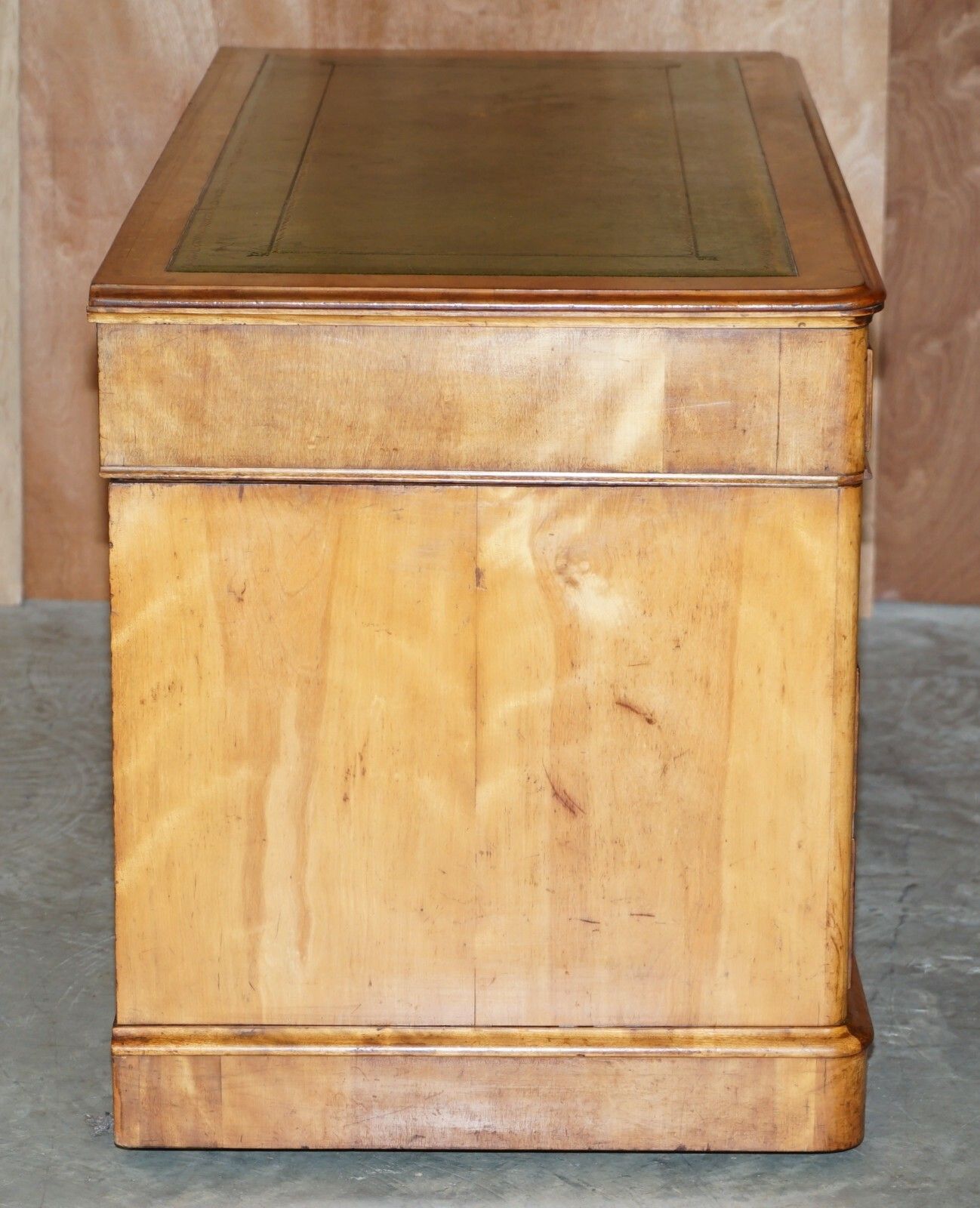 photo furniture Antique Circa 1830 1850 James Winter & Sons London Satinwood Green Leather Desk