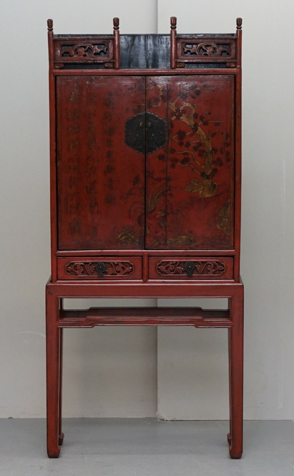 Exquisite Shanxi Province 18th Century Chinese Red Lacquer Cabinet Ornate Carved photo furniture