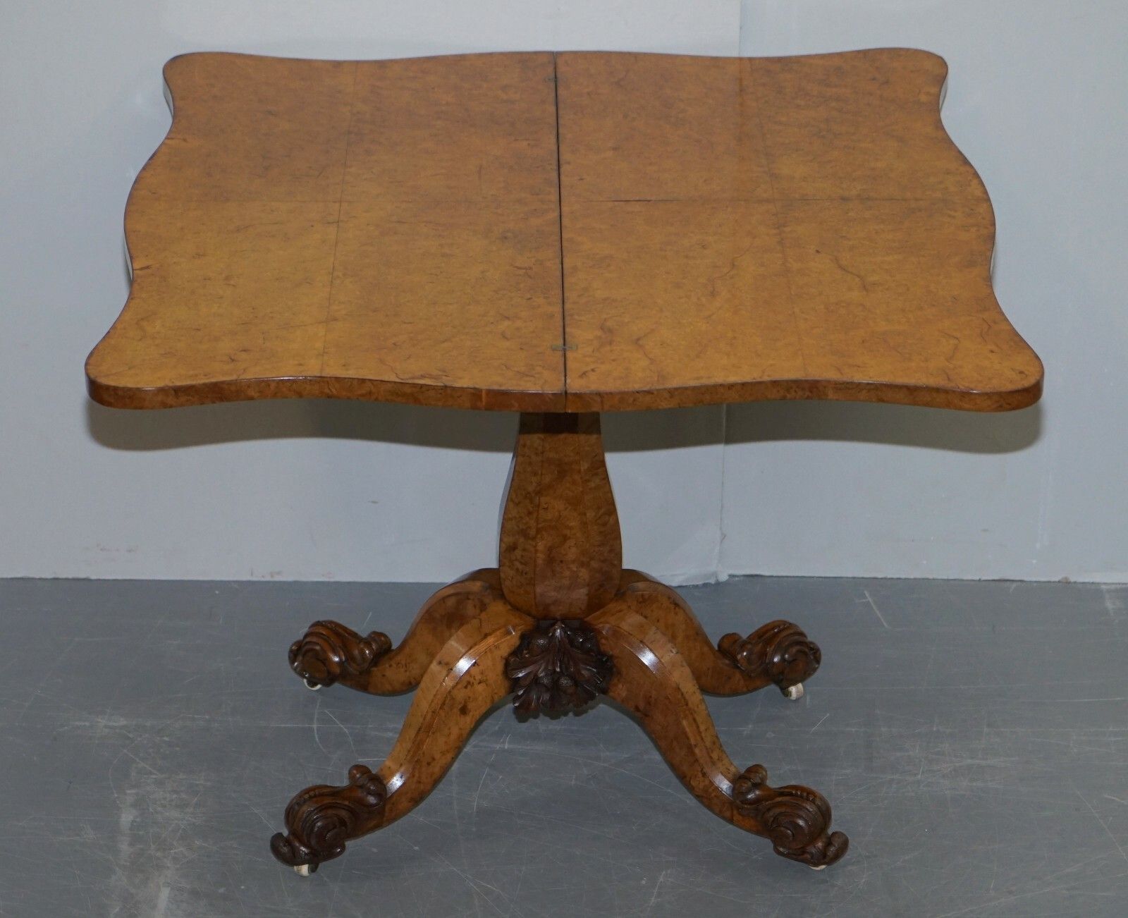 photo furniture Very Fine Circa 1835 William IV Antique Pollard Oak Folding Card Pedestal Table