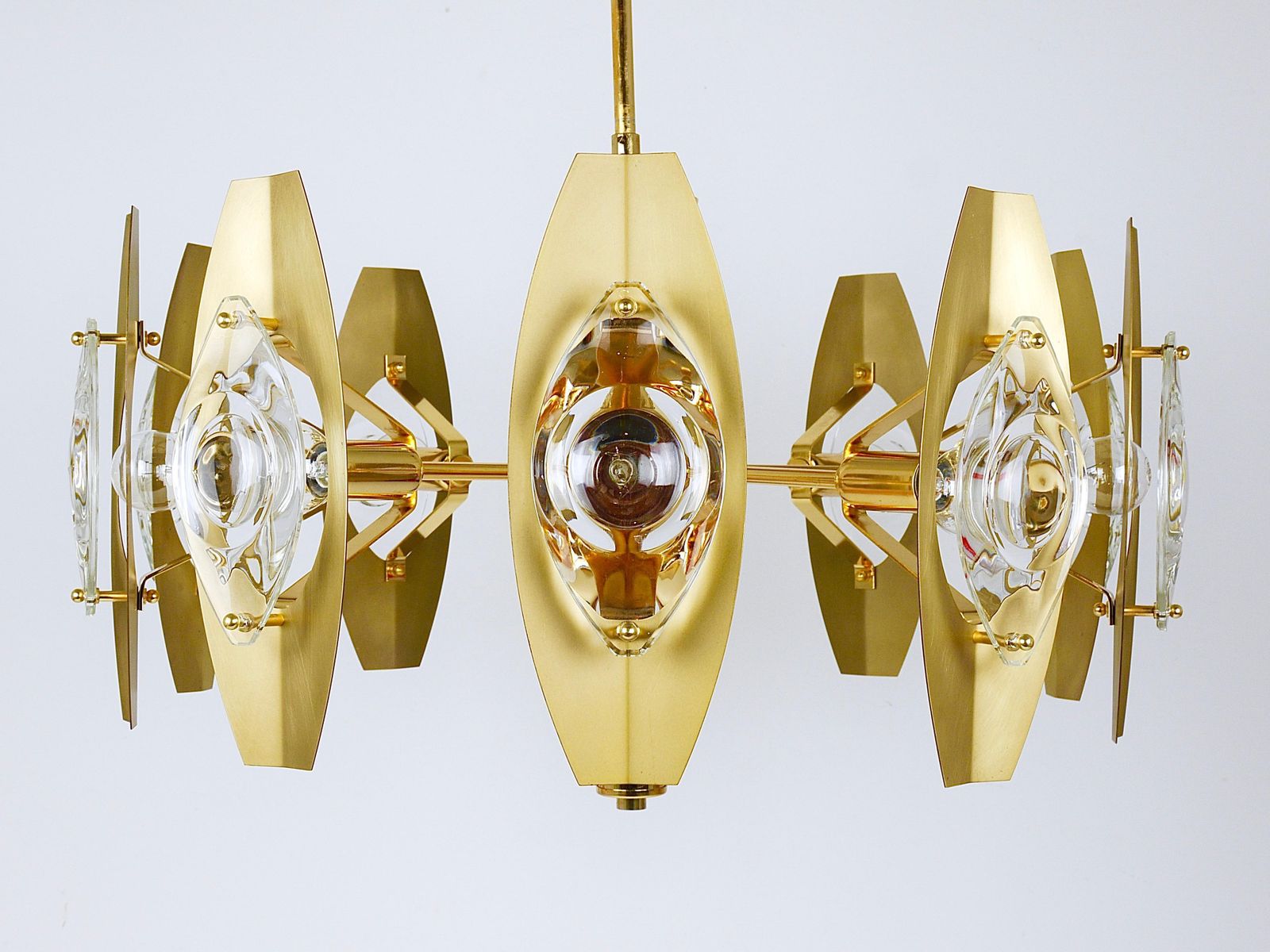 photo vinterior Oscar Torlasco 25“ Brass Chandelier With Optical Prism Lenses, Italy, 1970s