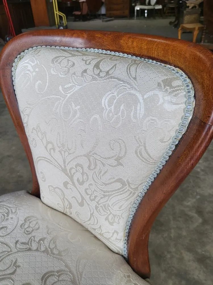 photo furniture Antique Victorian Open Bedroom Bathroom Chair White Damask Material