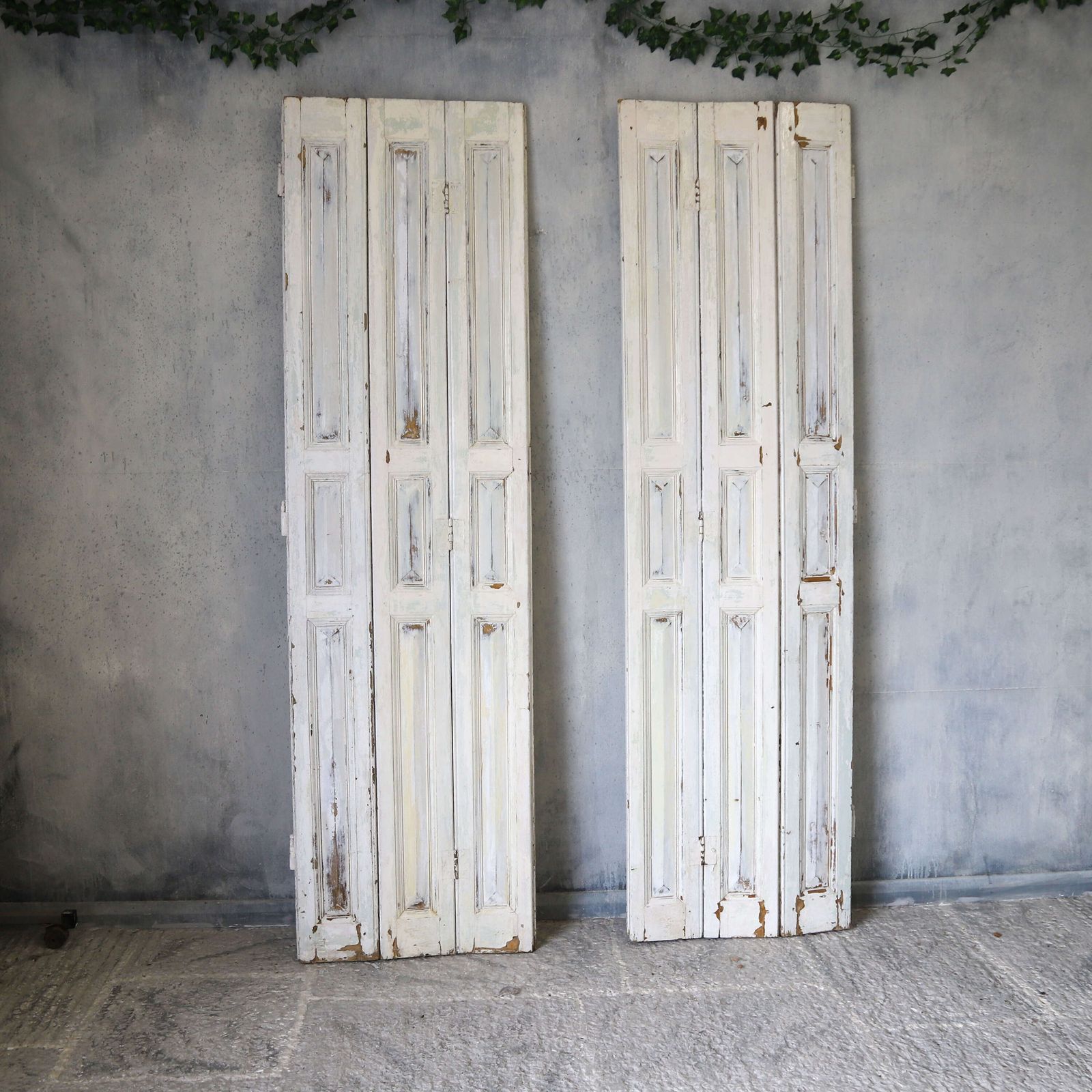 photo vinterior Pair Of Antique Panelled Tri Folding Shutters In Original Cream Paint