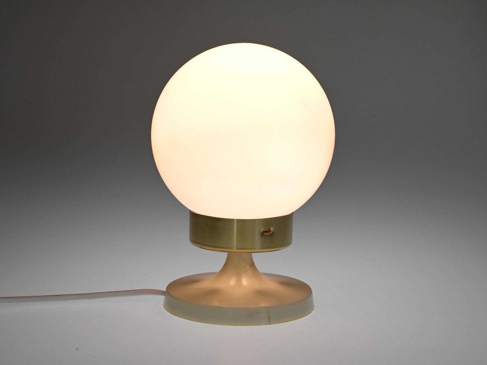 Pair Of Mid Century Lamps, Table Lamps, Desk Lamps, Bedside Lamps, Mid Century Lamps, White Lamp, Pair Of Lamps, Table Lights,Retro Lighting photo vintage